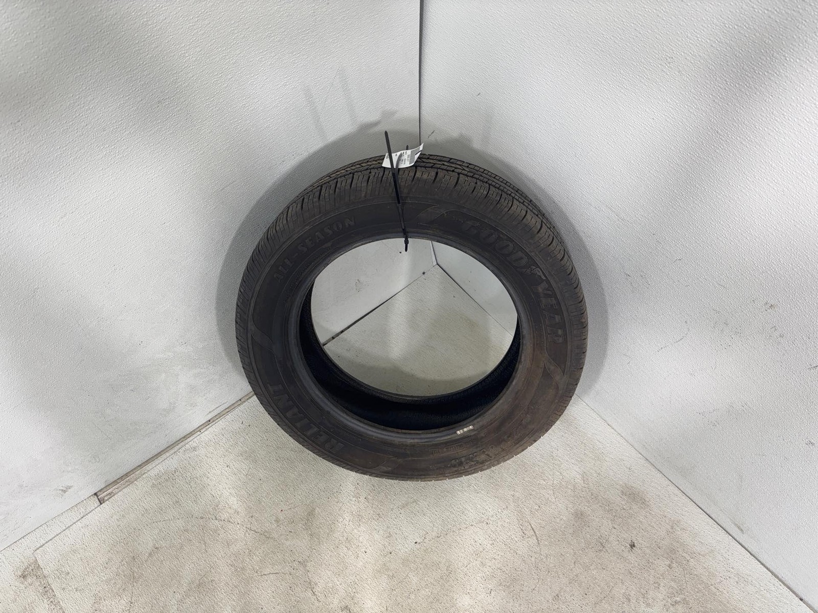225/60R18 Goodyear Reliant All-Season 100V Used Tire - 8/32