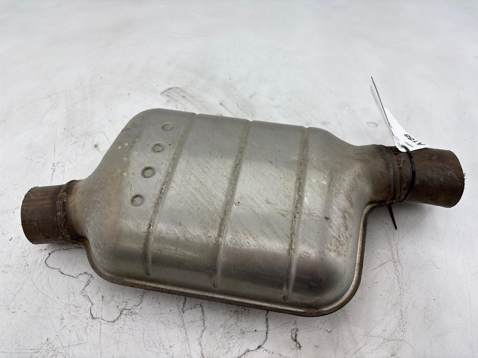 2019-2021 Mercedes W205 C300 2.0l Exhaust System Center Muffler Resonator OEM