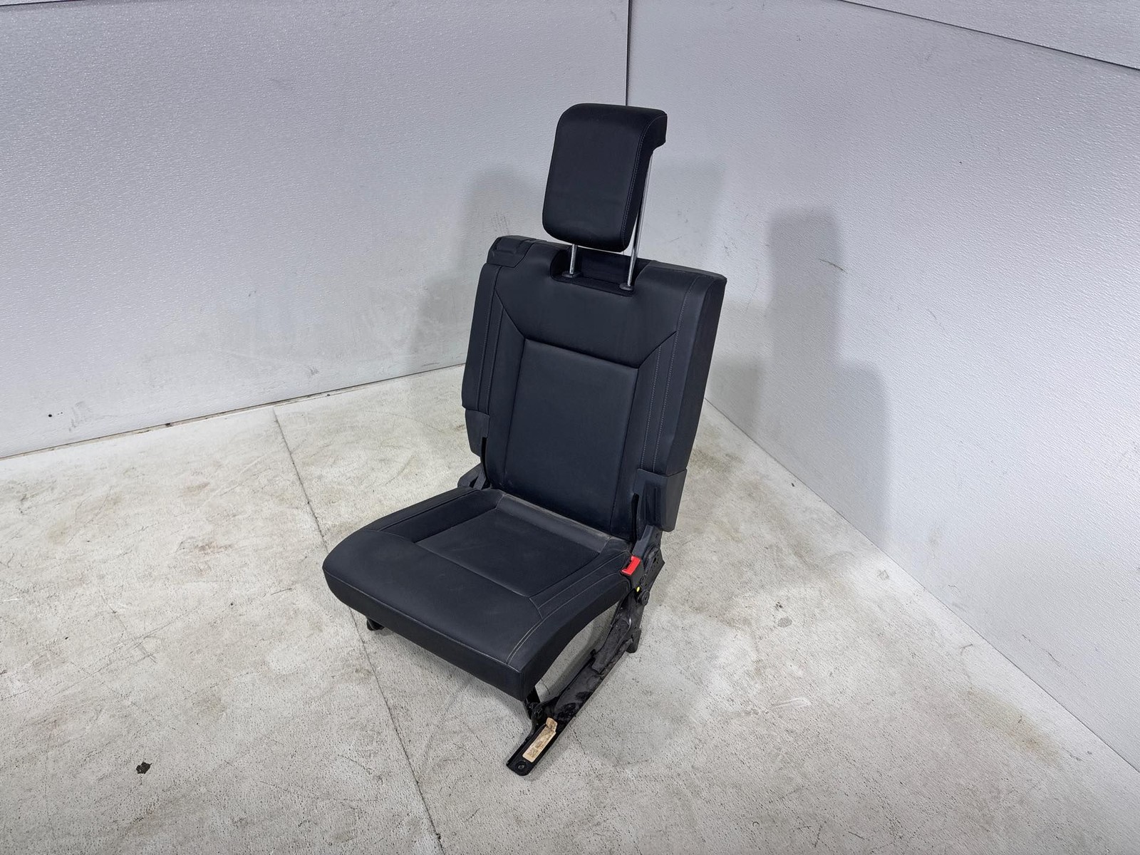 2018-2020 VOLKSWAGEN ATLAS REAR 3RD ROW RIGHT PASSENGER SIDE SEAT COMPLETE OEM