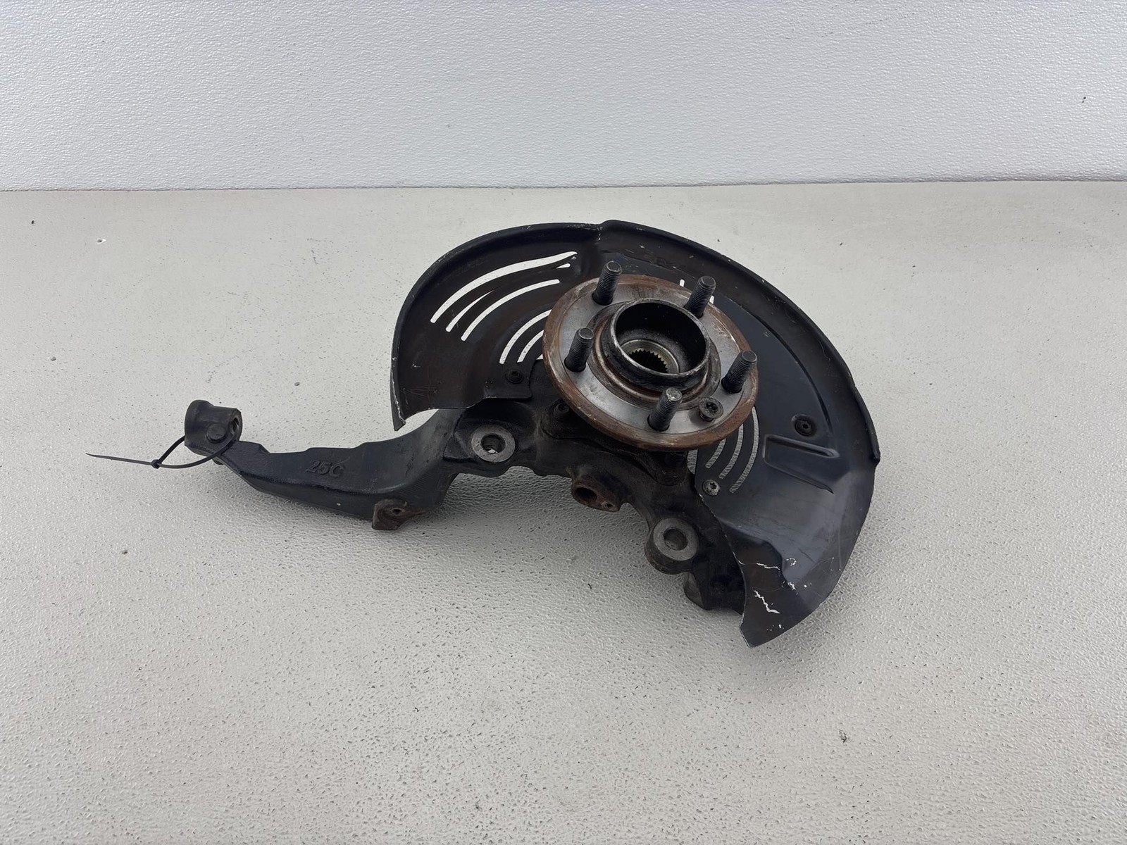 2010-2016 Land Rover LR4 Front Right Side Spindle Knuckle Hub OEM DH22-2K004-AA