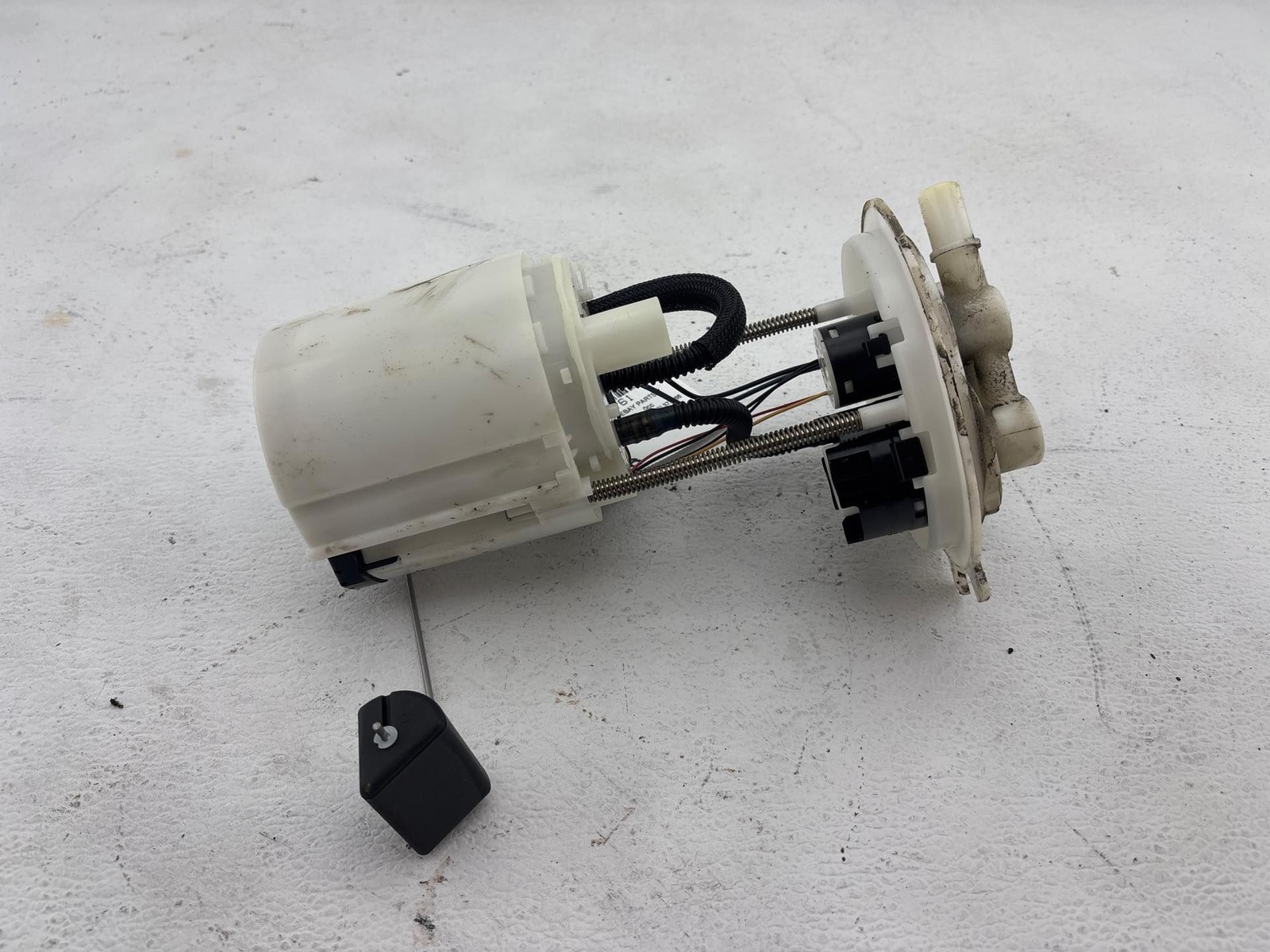 2012-2019 Nissan Versa Hatchback 1.6L Fuel Pump OEM