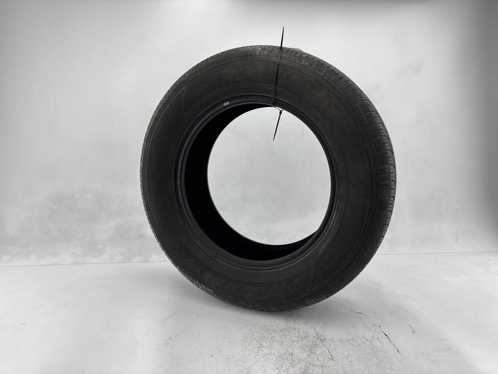 Yokohama Avid S34RV Used Tire 235/65R17 104T M+S 7/32