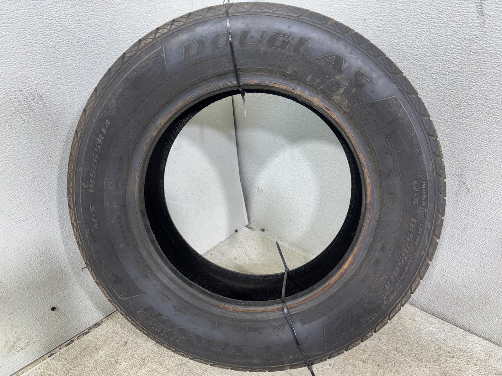 Douglas All Season Used Tire 185/65 R14 86S M+S 7/32