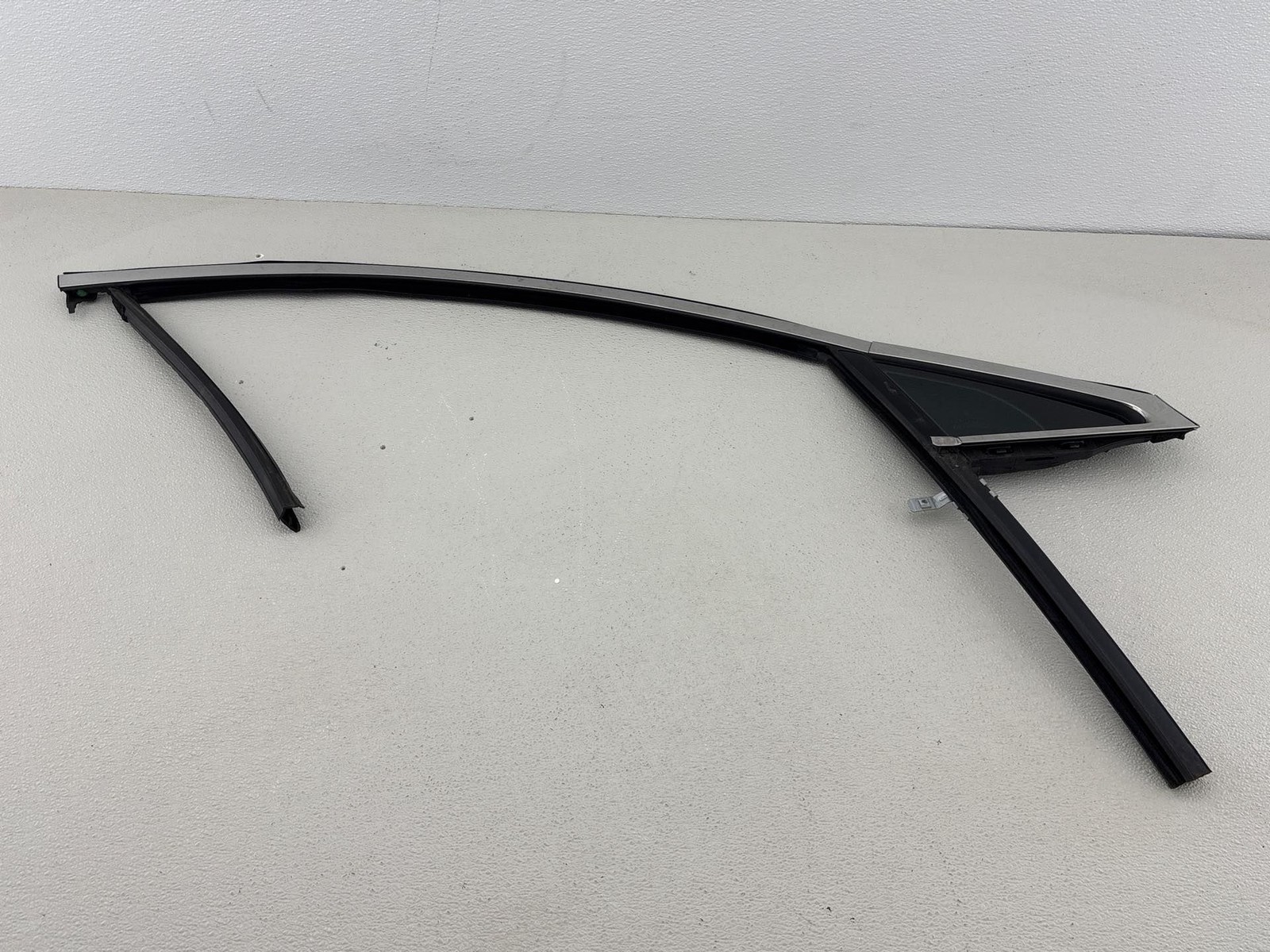 2013-2016 Lincoln MKZ Front Right Side Vent Window Glass OEM