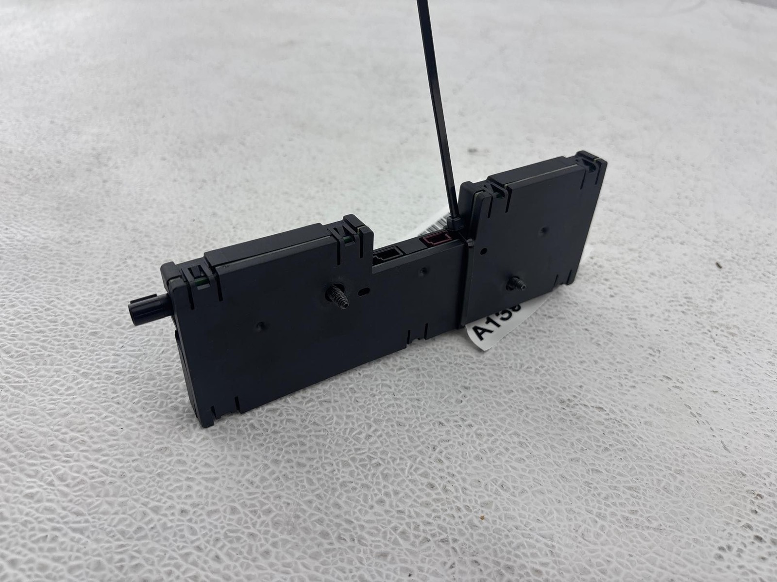 2007 - 2013 BMW X5 E70 RADIO DIVERSITY ANTENNA AMPLIFIER CONTROL MODULE UNIT