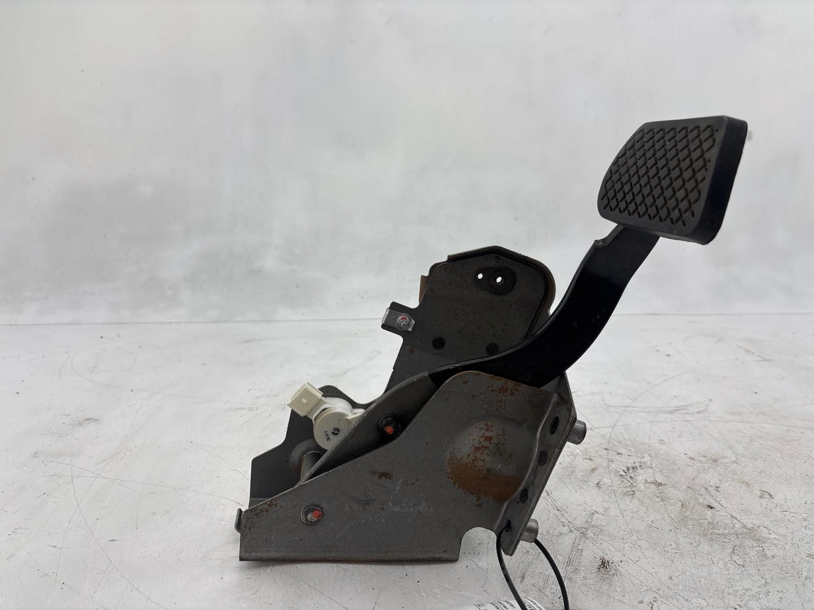 2010-2017 Chevrolet Equinox Brake Foot Stop Pedal Assembly OEM