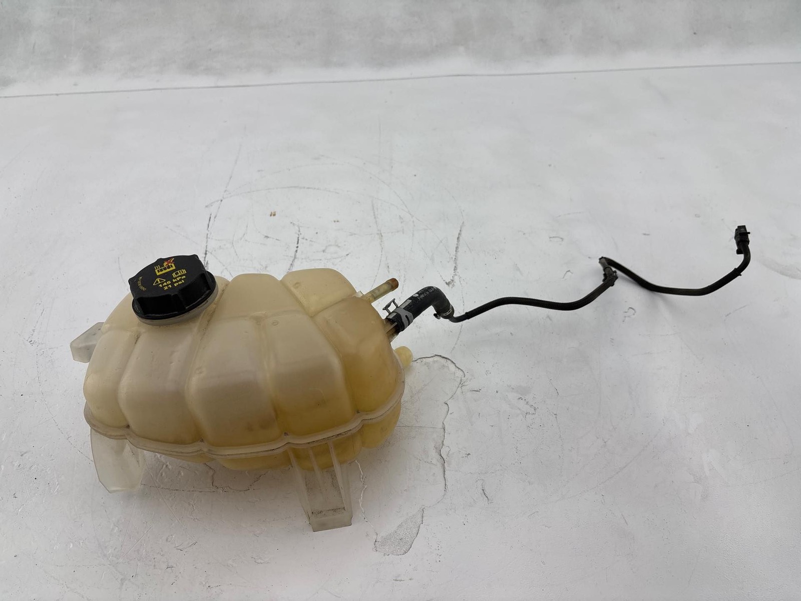 2016-2018 Lincoln MKX 3.7L Engine Coolant Reservoir OEM chipped