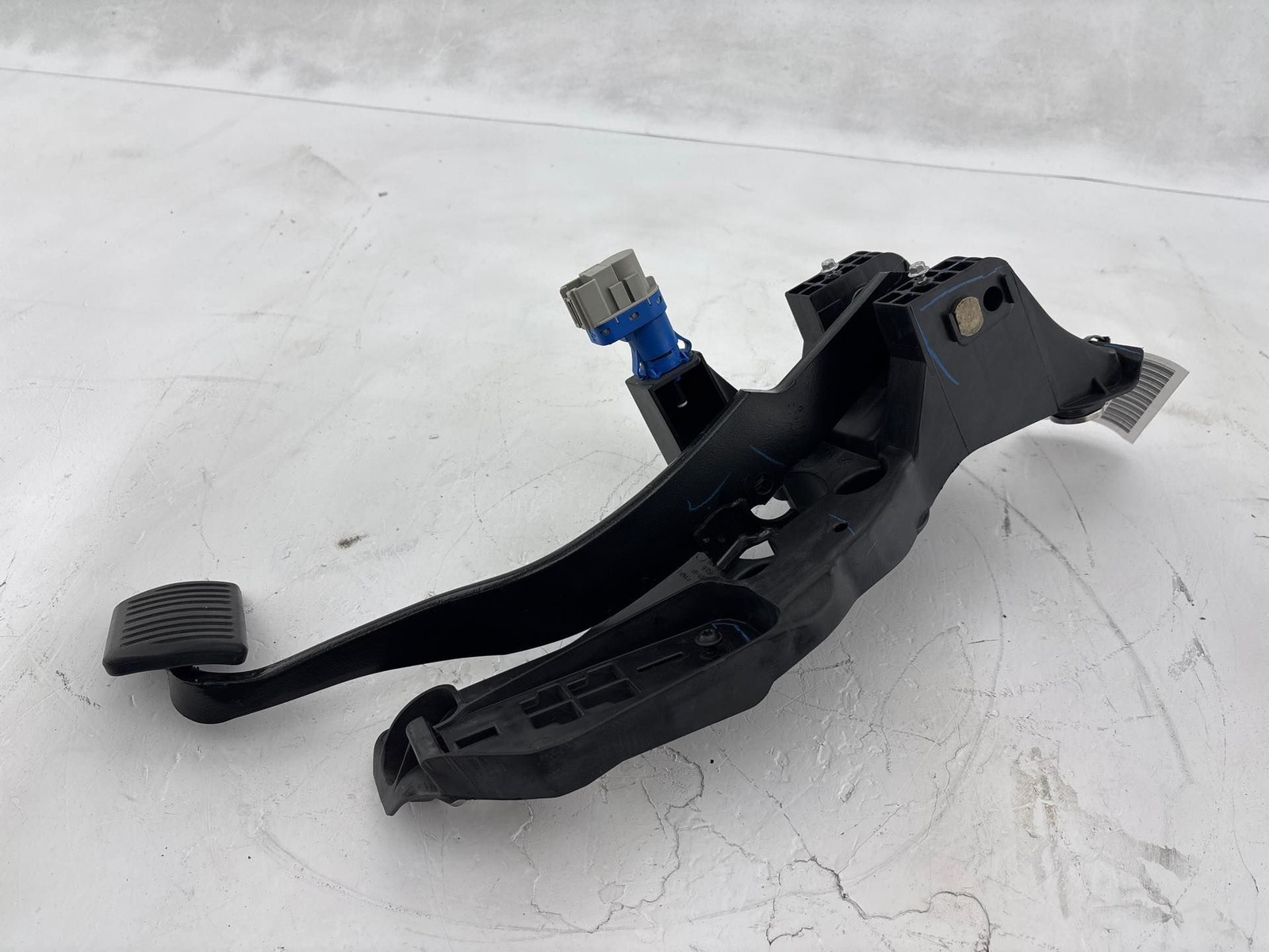 2016-2018 Lincoln MKX Brake Stop Pedal W/ Sensor OEM