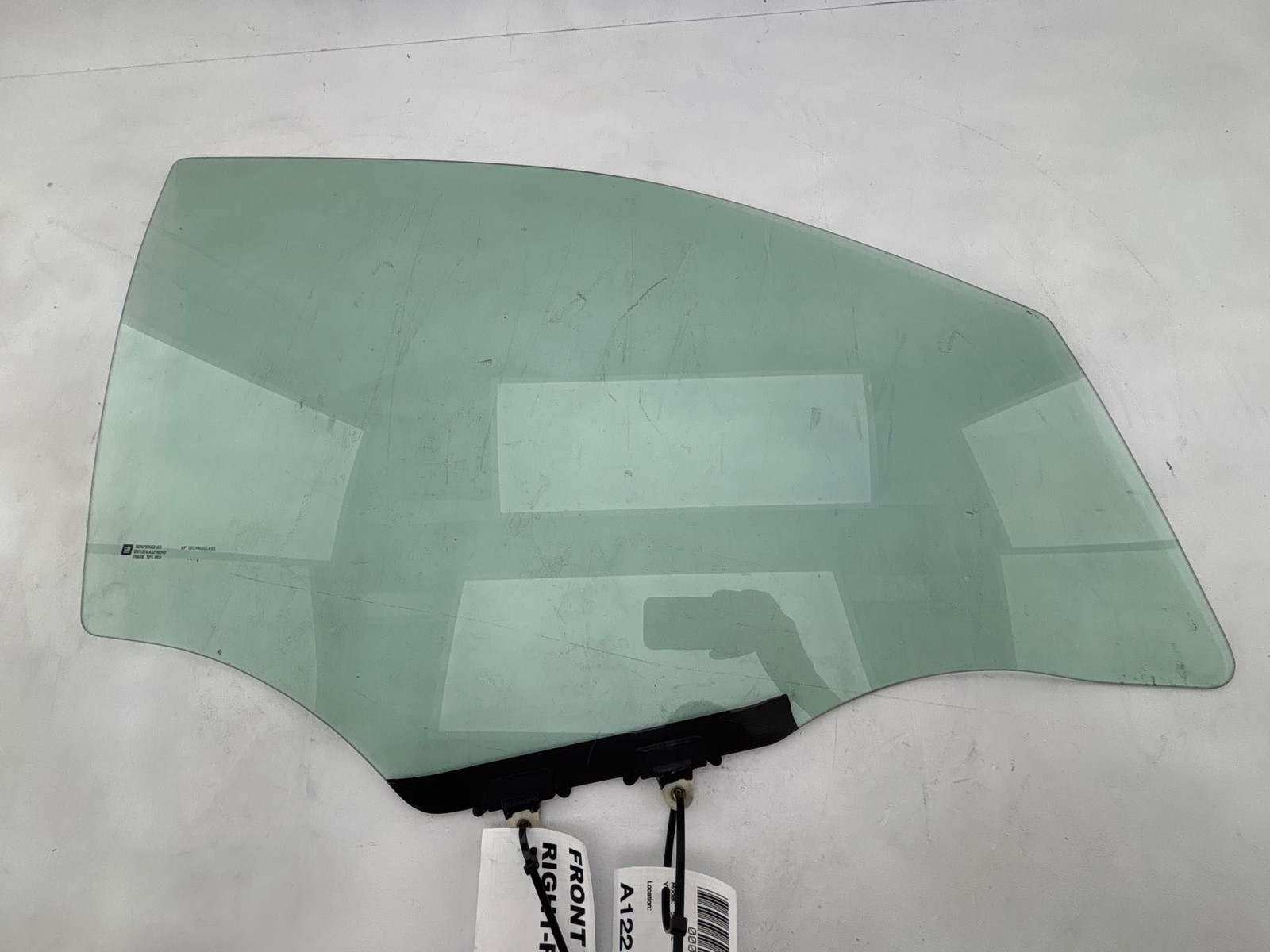 2002-2007 Saturn VUE Front Right Door Window Glass OEM
