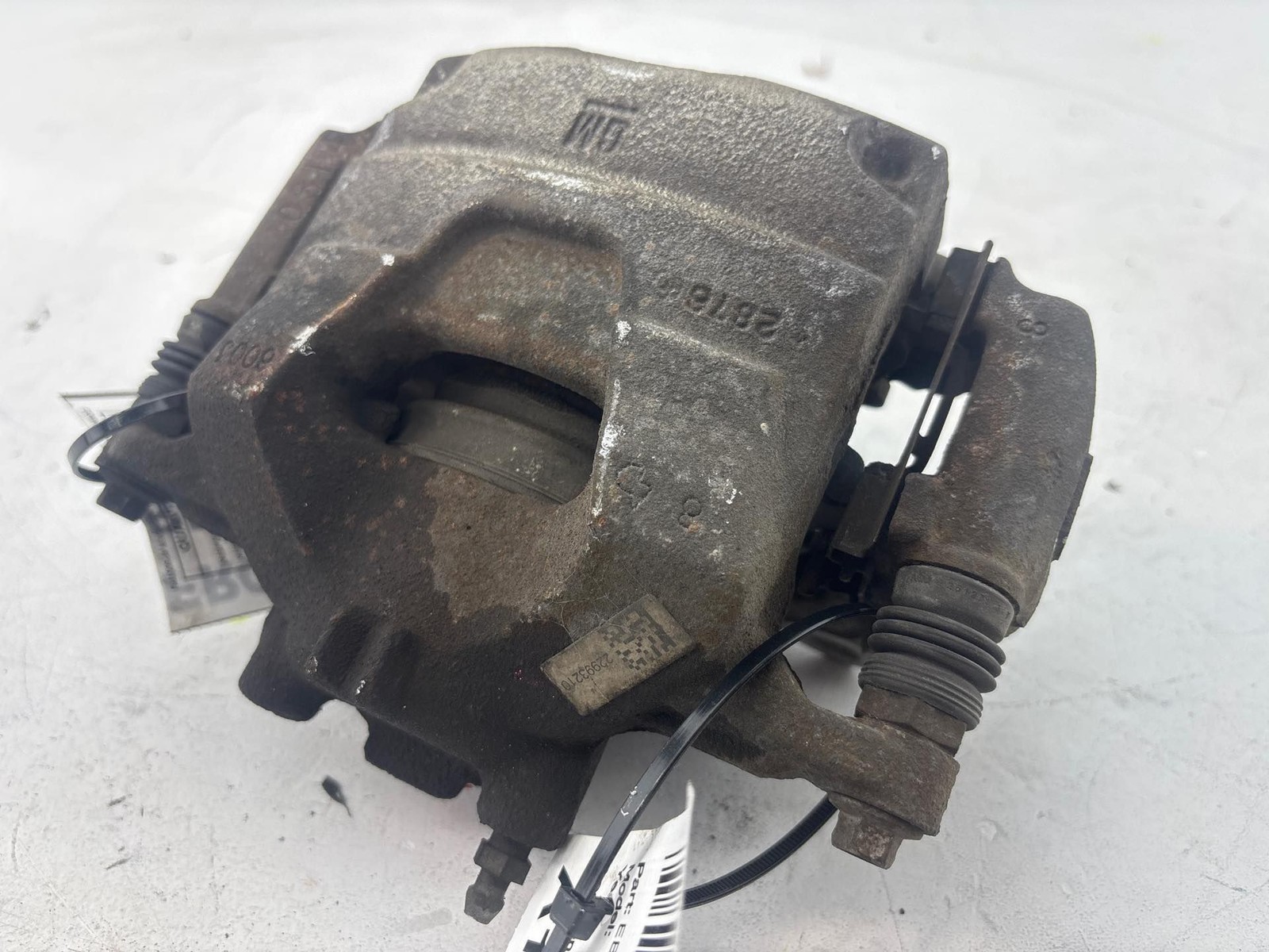2013-2017 Chevrolet Trax Front Right Brake Caliper Assembly OEM 22993210