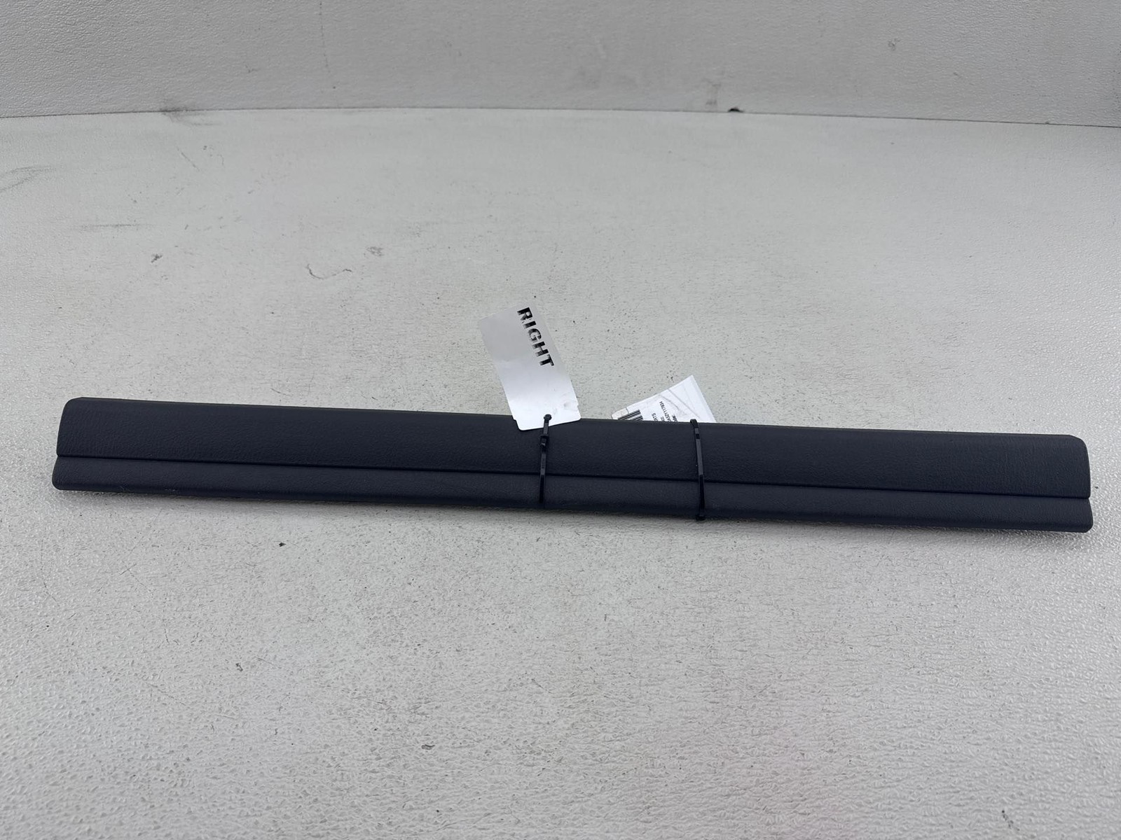 2002-2005 Ford Thunderbird Right Side Inner Door Sill Trim Cover OEM