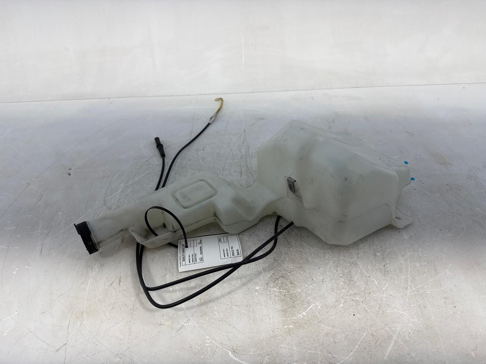 2015-2020 GMC YUKON XL WINDSHIELD WASHER FLUID RESERVOIR BOTTLE TANK OEM