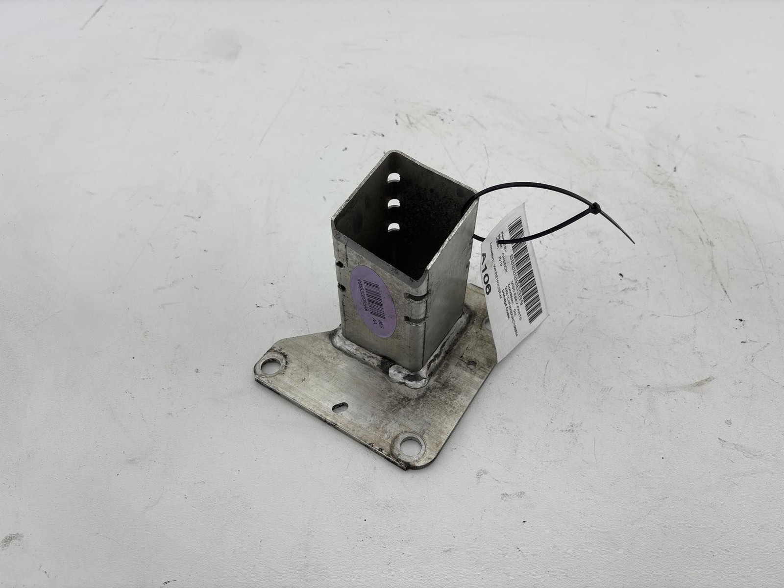 19 Jeep JEEP CHEROKEE Bumper Bracket OEM