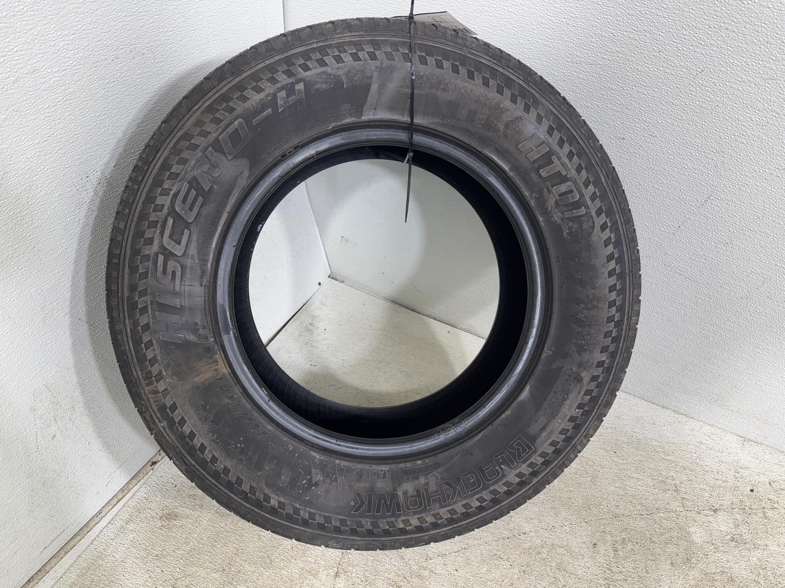 Blackhawk Hiscend-H HT01 Used Tire 235/70 R16 106T M+S 7/32