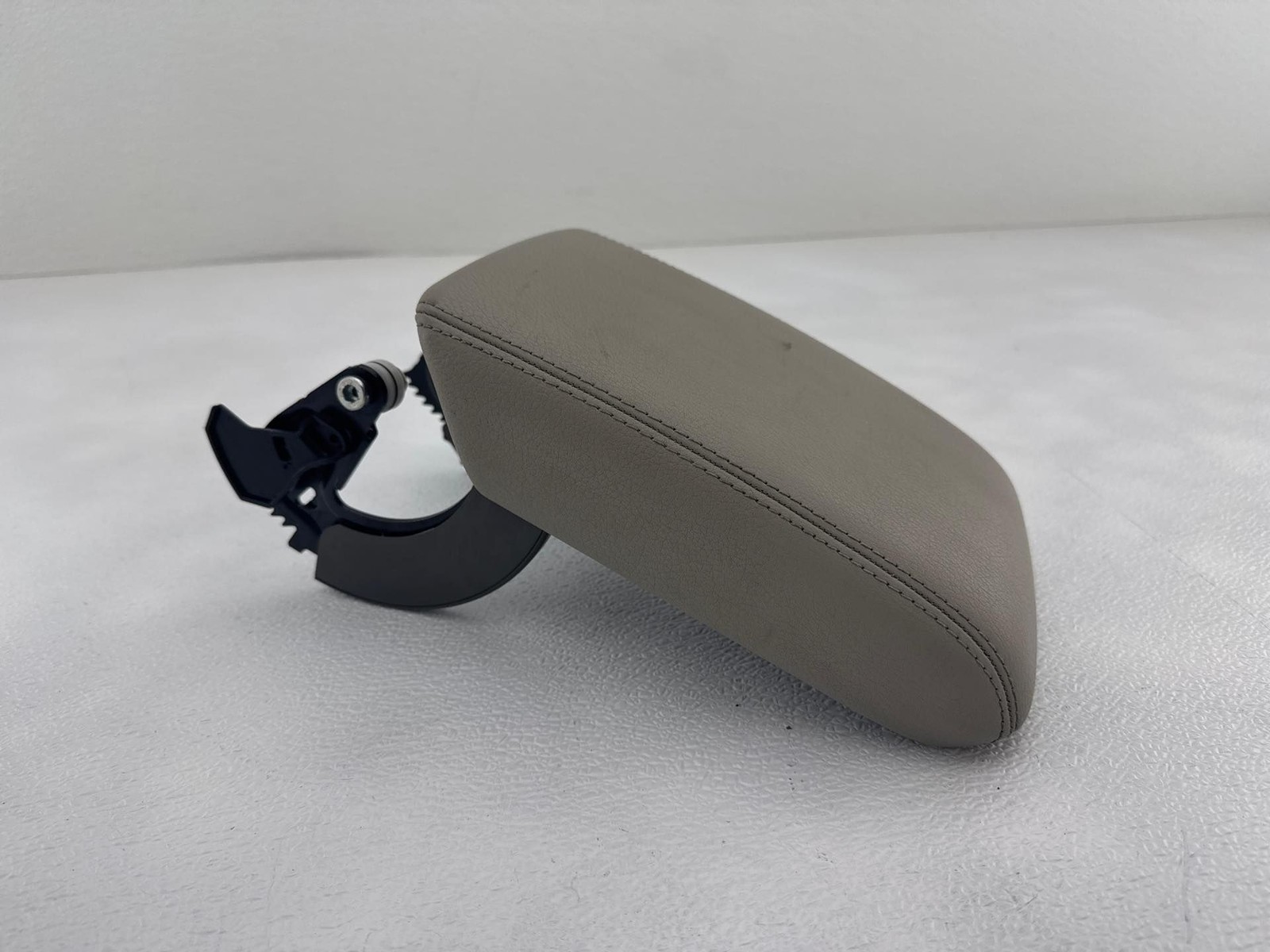 2009 - 2012 AUDI A4 QUATTRO FRONT CENTER CONSOLE ARMREST OEM