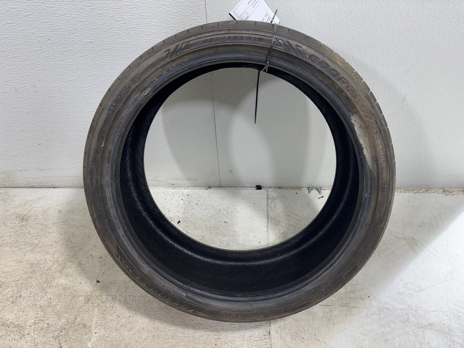 Cooper Cobra Instinct Used Tire 235/35 ZR19 91Y M+S 7/32