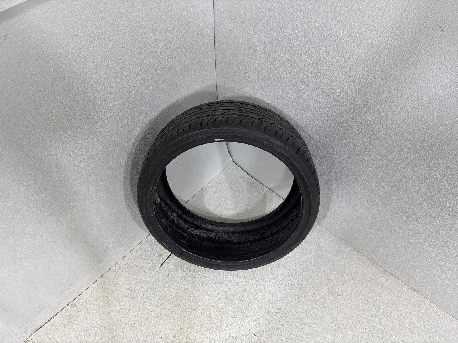 Delinte Thunder D7 Used Tire 265/30 ZR22 97W 8/32/