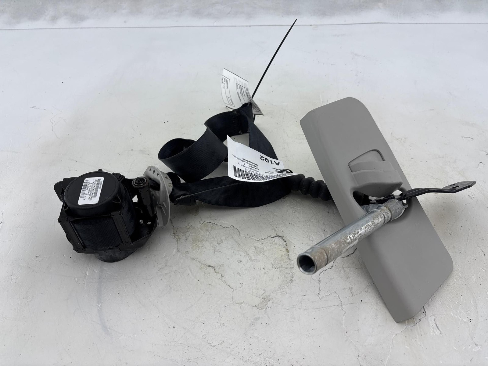 2018-2020 Kia Sorento Front Right Seat Belt Retractor OEM