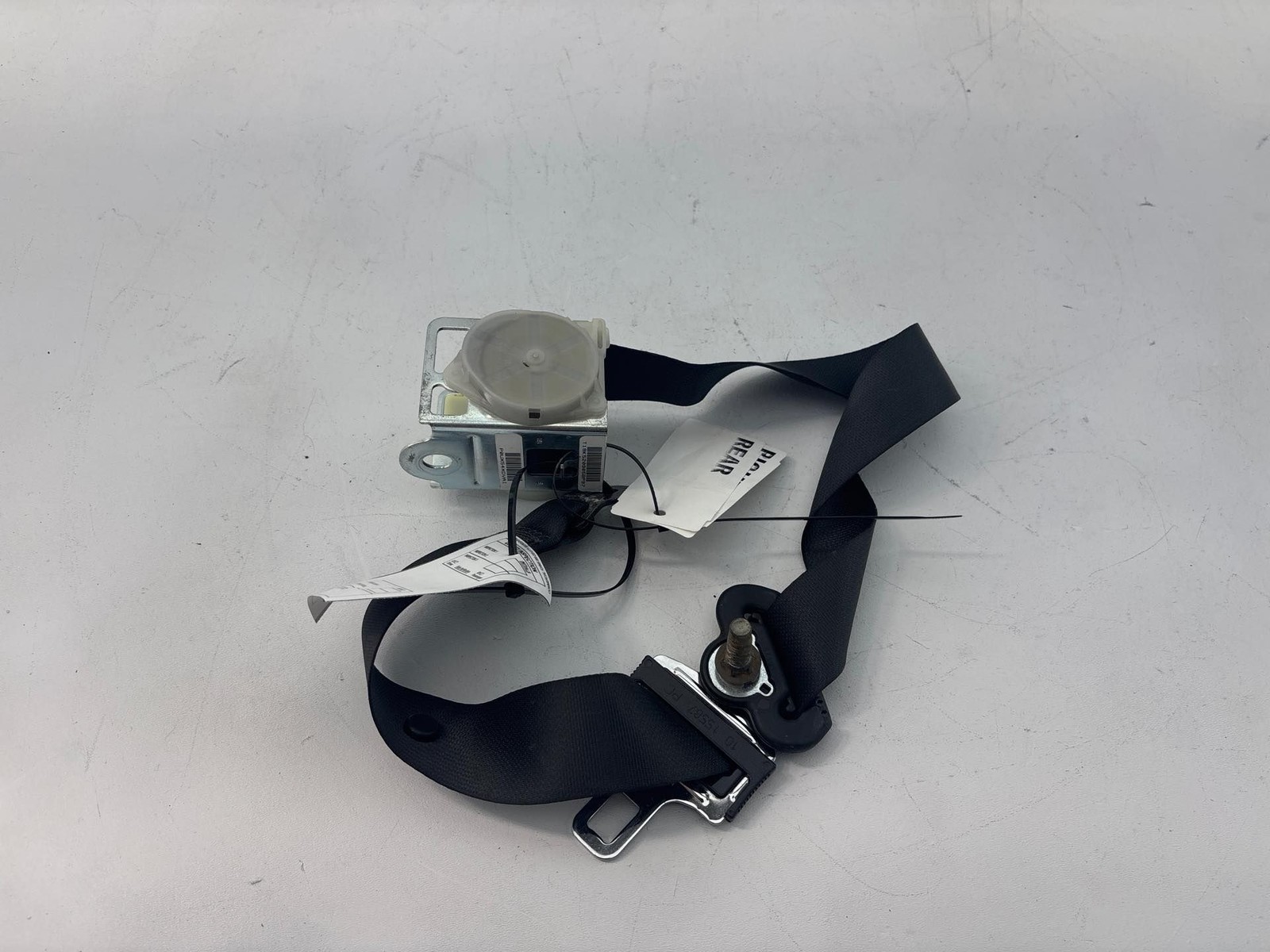 RH; 2005-2010 Chrysler 300 Rear Right Seat Belt OEM 0UX54XDVAI