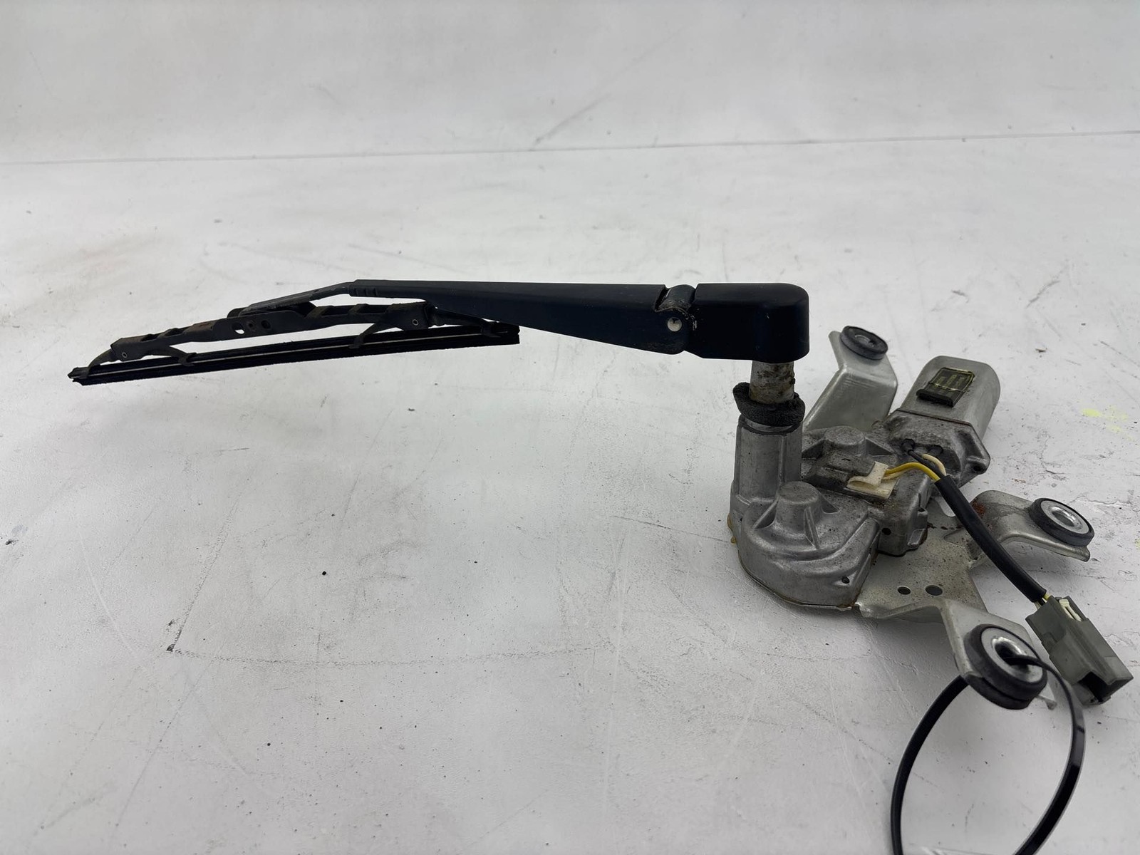 2003-2007 SATURN VUE REAR WINDSHIELD WIPER MOTOR & WIPER ARM OEM