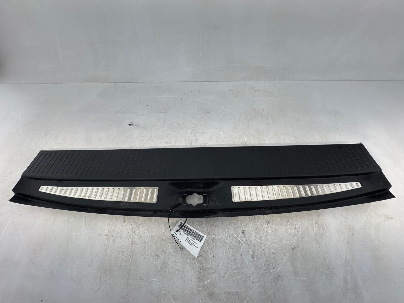 2015-2020 GMC YUKON XL REAR TRUNK SILL SCUFF PLATE TRIM COVER PANEL OEM