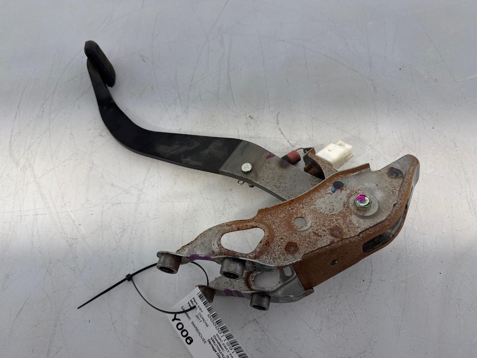 2017 - 2019 TOYOTA COROLLA IM MANUAL TRANSMISSION CLUTCH FOOT PEDAL OEM