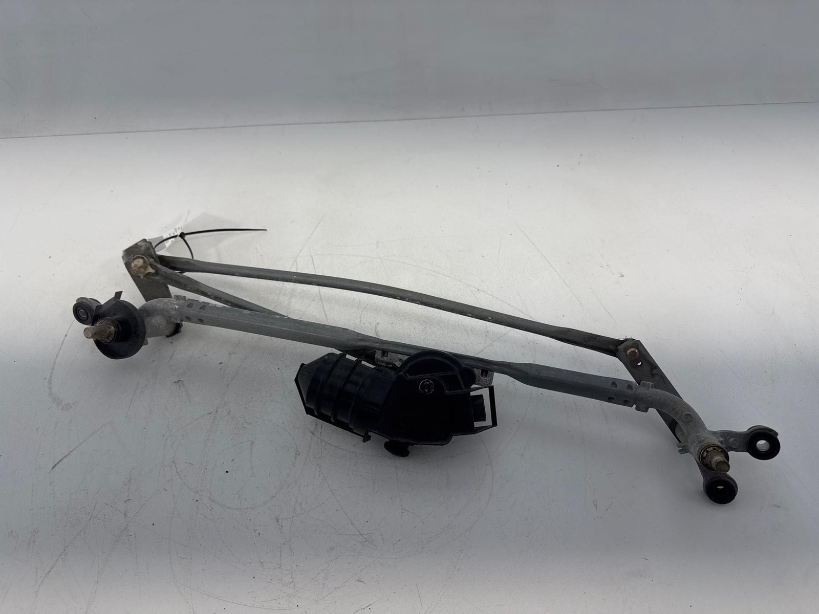 2016 - 2022 HONDA PILOT 3.5L FRONT WINDSHIELD WIPER LINKAGE W/ MOTOR OEM