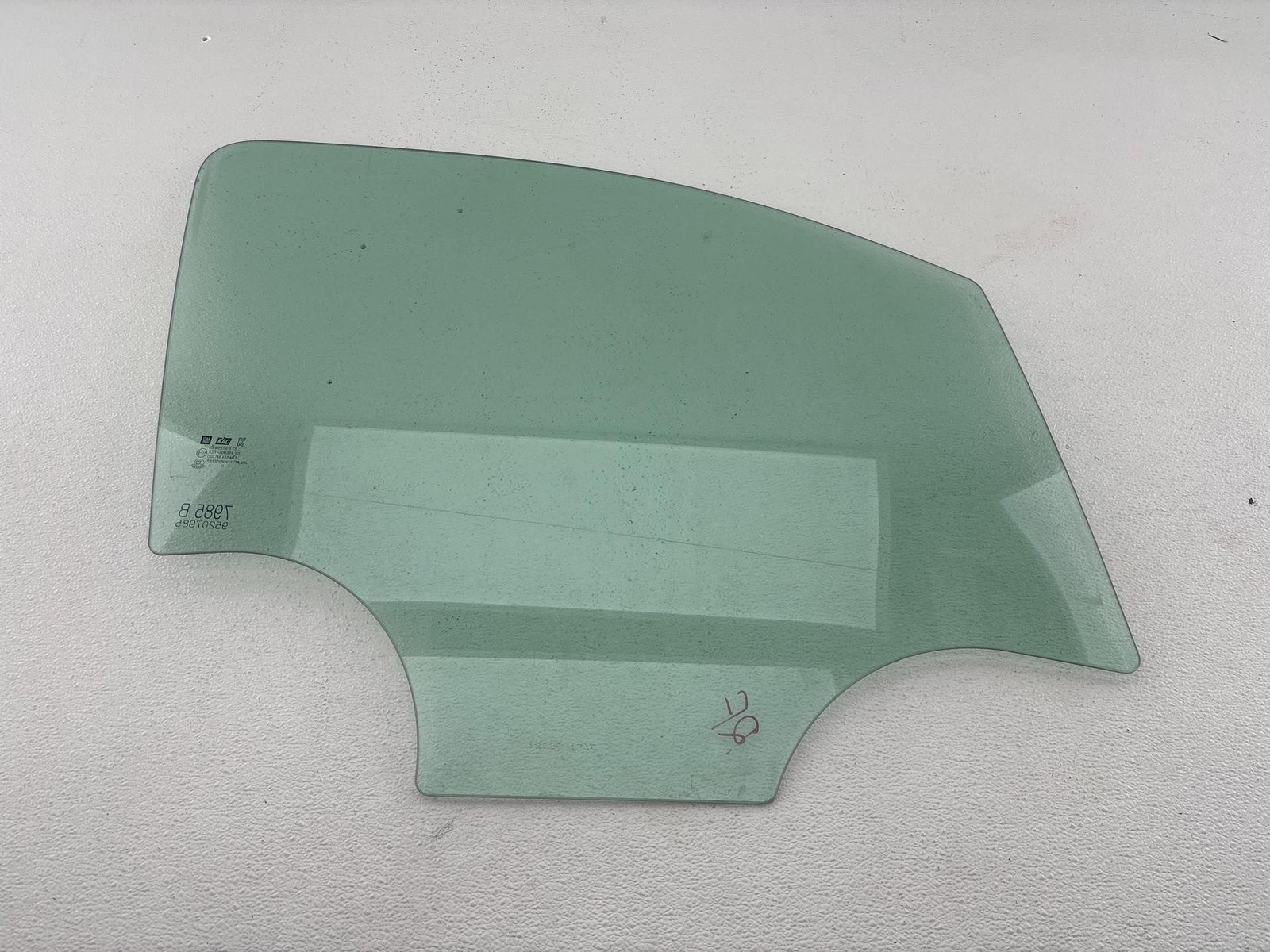 2013-2022 Buick Encore Passenger Side Front Door Window Glass 95207985 OEM