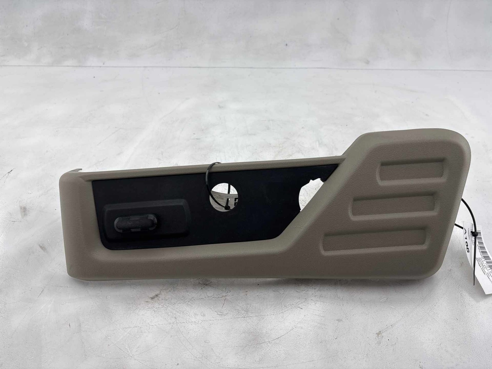 2008-2010 Ford F-350 Front Left Seat Control Switch & Trim Cover OEM