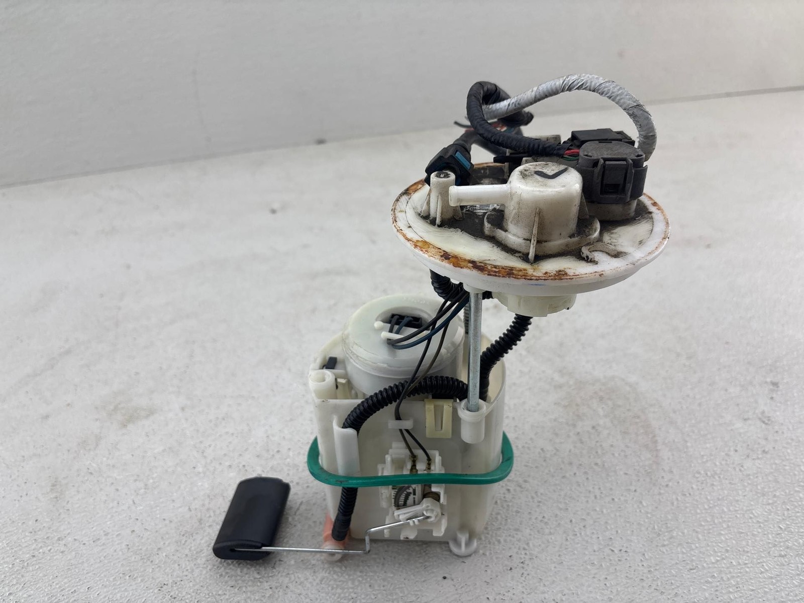 2012-2013 Kia Soul 1.6L Fuel Pump Assembly 31110-2K400 OEM