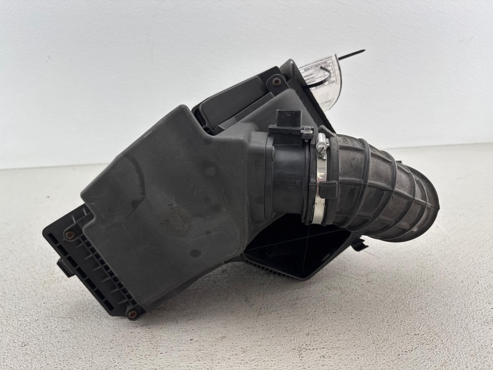 2009 - 2011 Audi A4 A5 2.0L Engine Air Cleaner Inlet Intake Box OEM