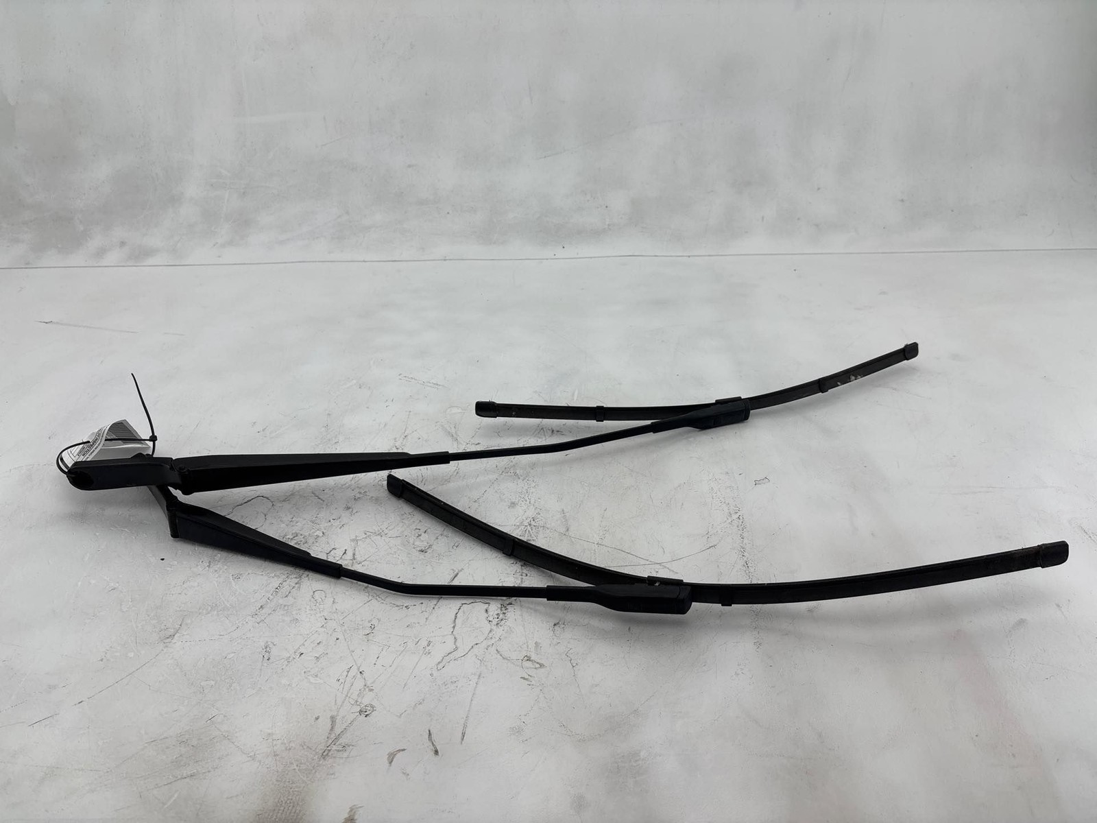 2015 - 2018 Audi Q3 Front Left & Right Windshield Wiper Arm Set OEM