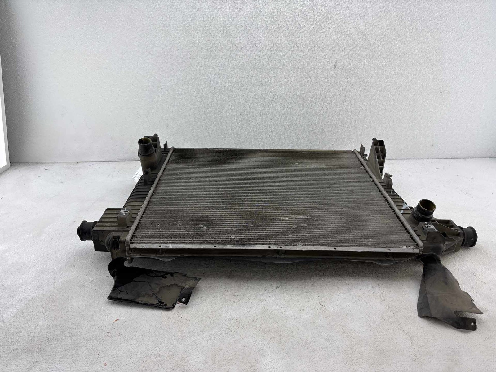 2016 - 2018 Ford Focus RS 2.3L Engine Cooling Radiator Assembly OEM