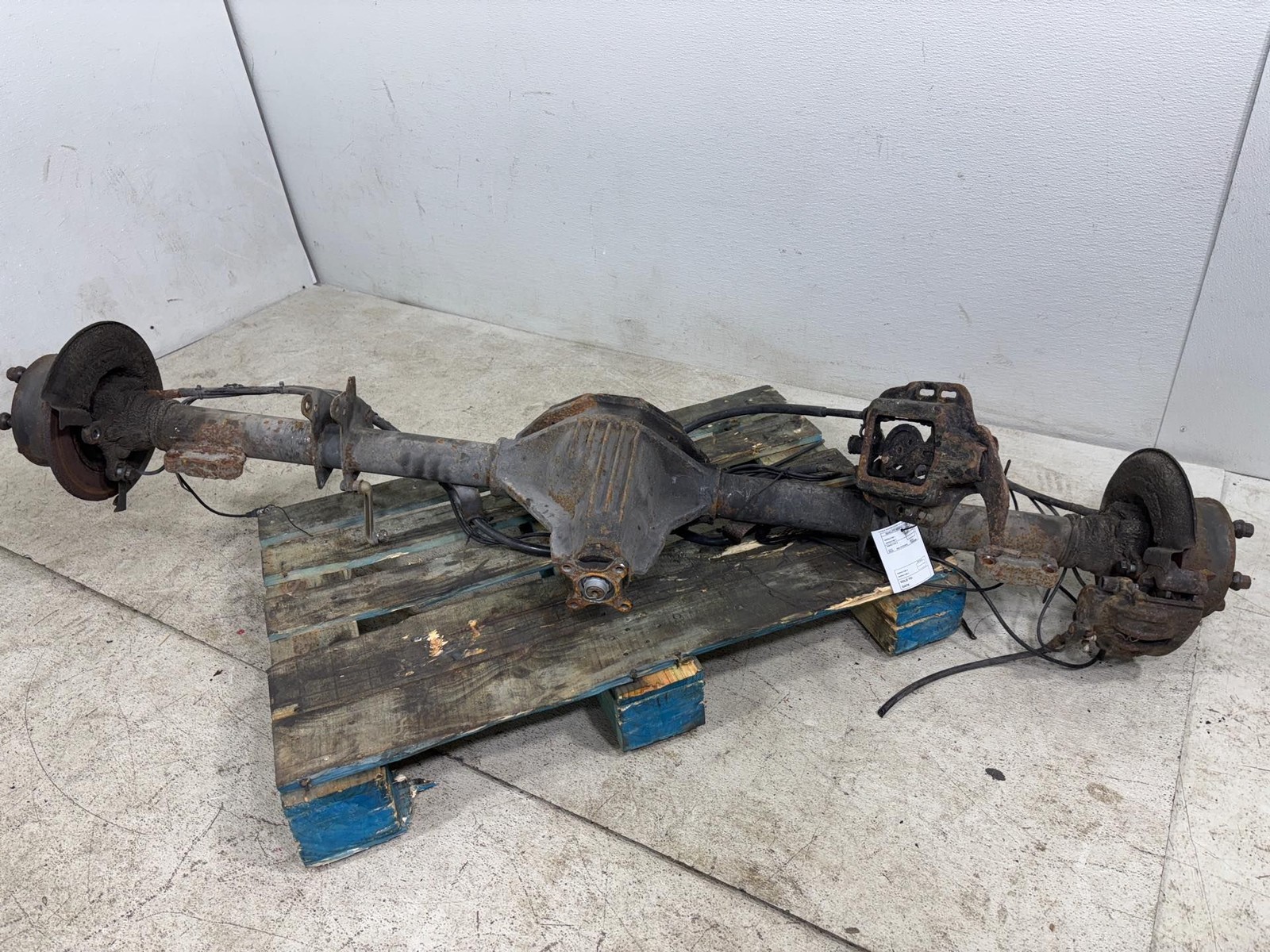 2002-2006 Dodge Mercedes Freightliner Sprinter Van Rear Axle Clean Assembly OEM