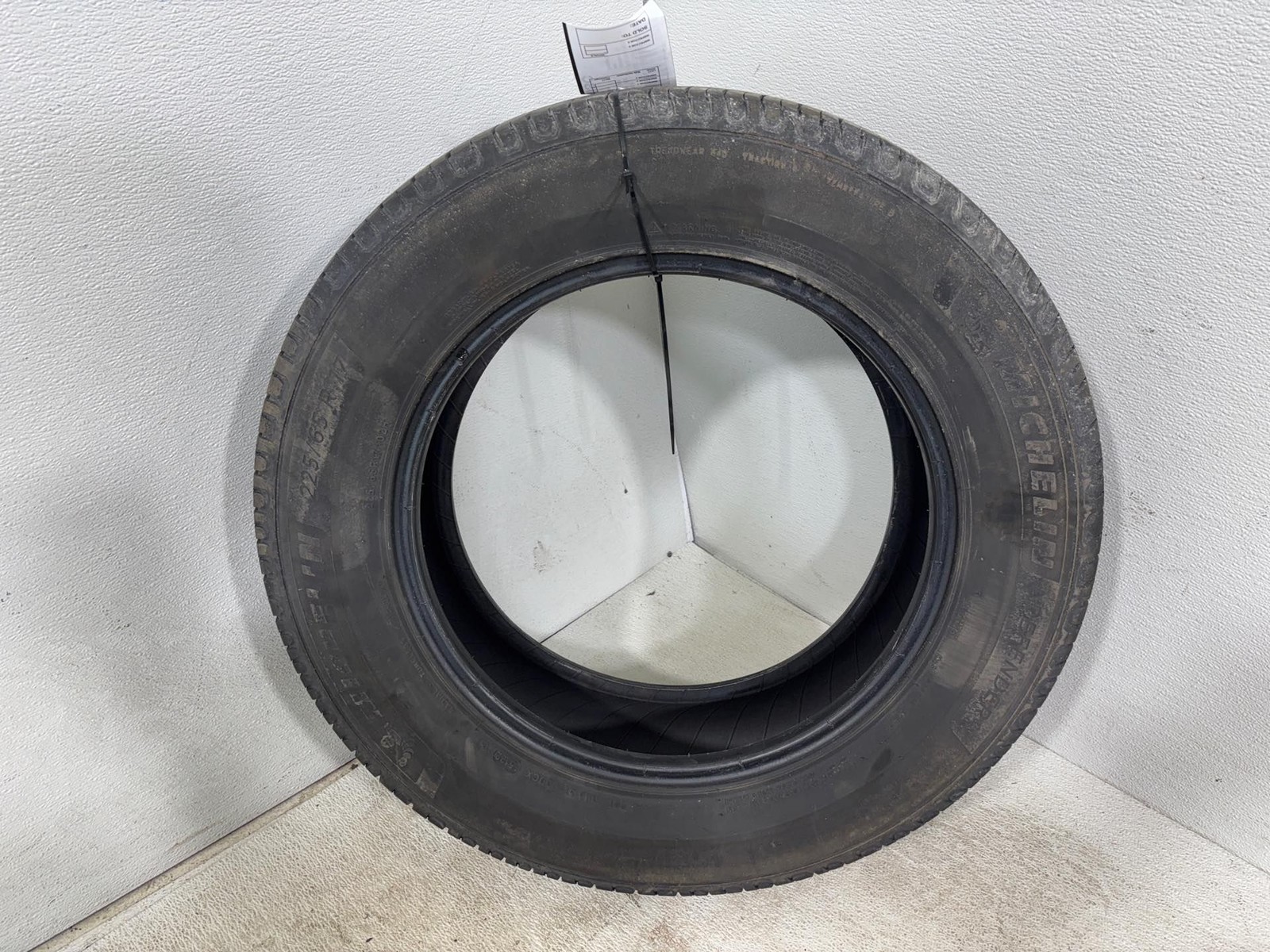 225/65R17 Michelin Defender 2 102H Used Tire - 6/32