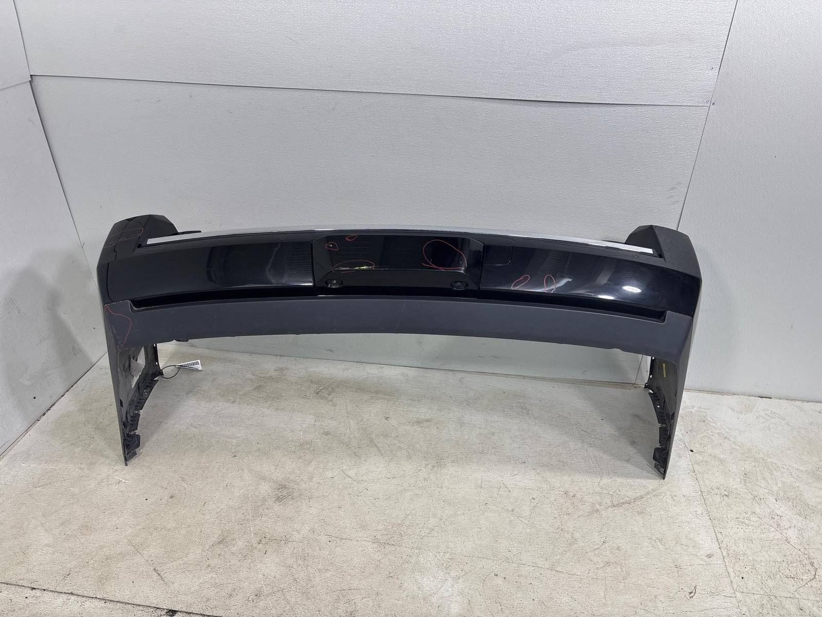 2017-2020 Gmc Gmc Yukon Xl 1500 Rear Bumper Cover W/ Park Sensor Oem