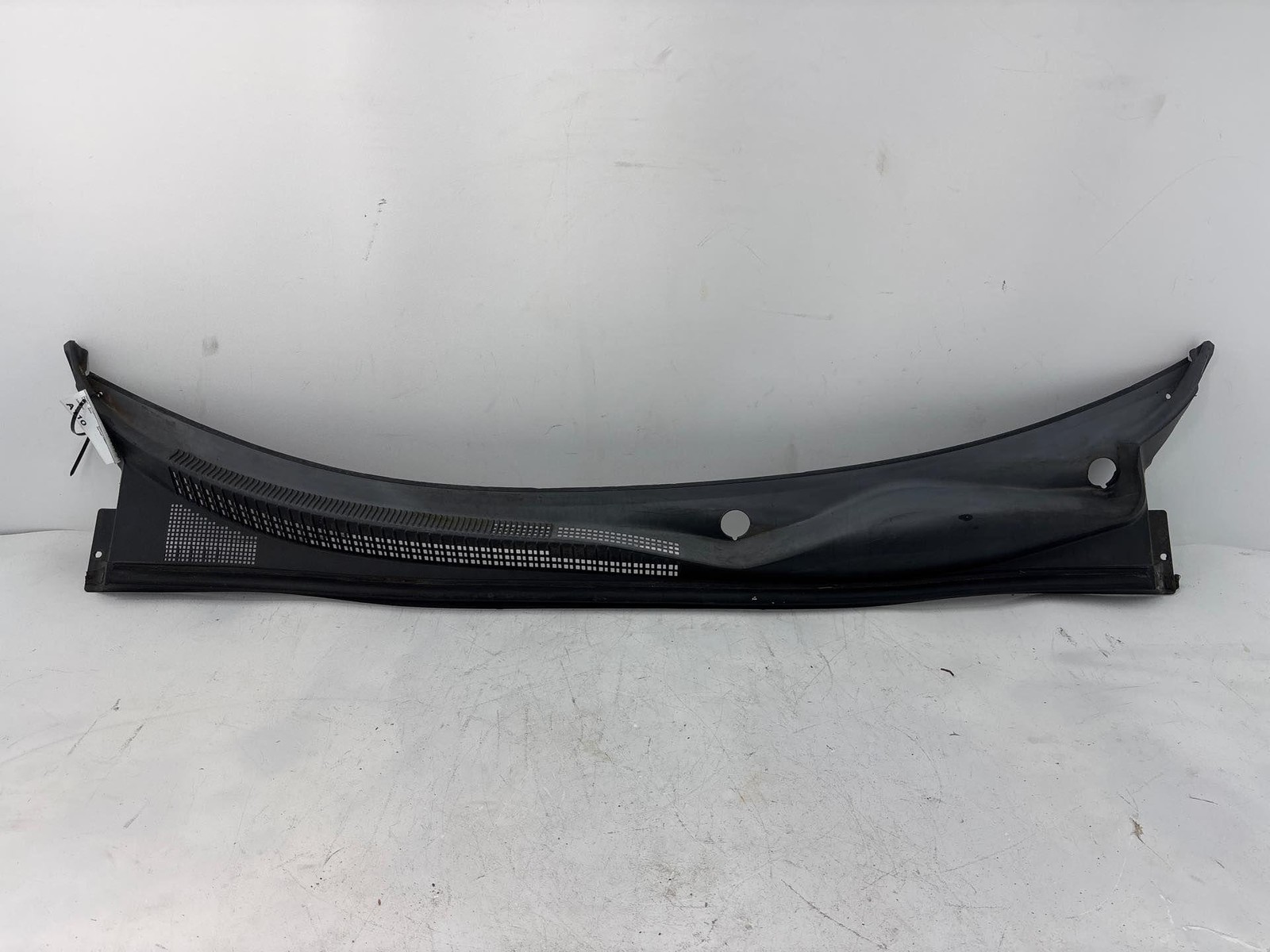 2006 - 2010 Hyundai Sonata Front Windshield Wiper Cowl Cover Panel Grille OEM