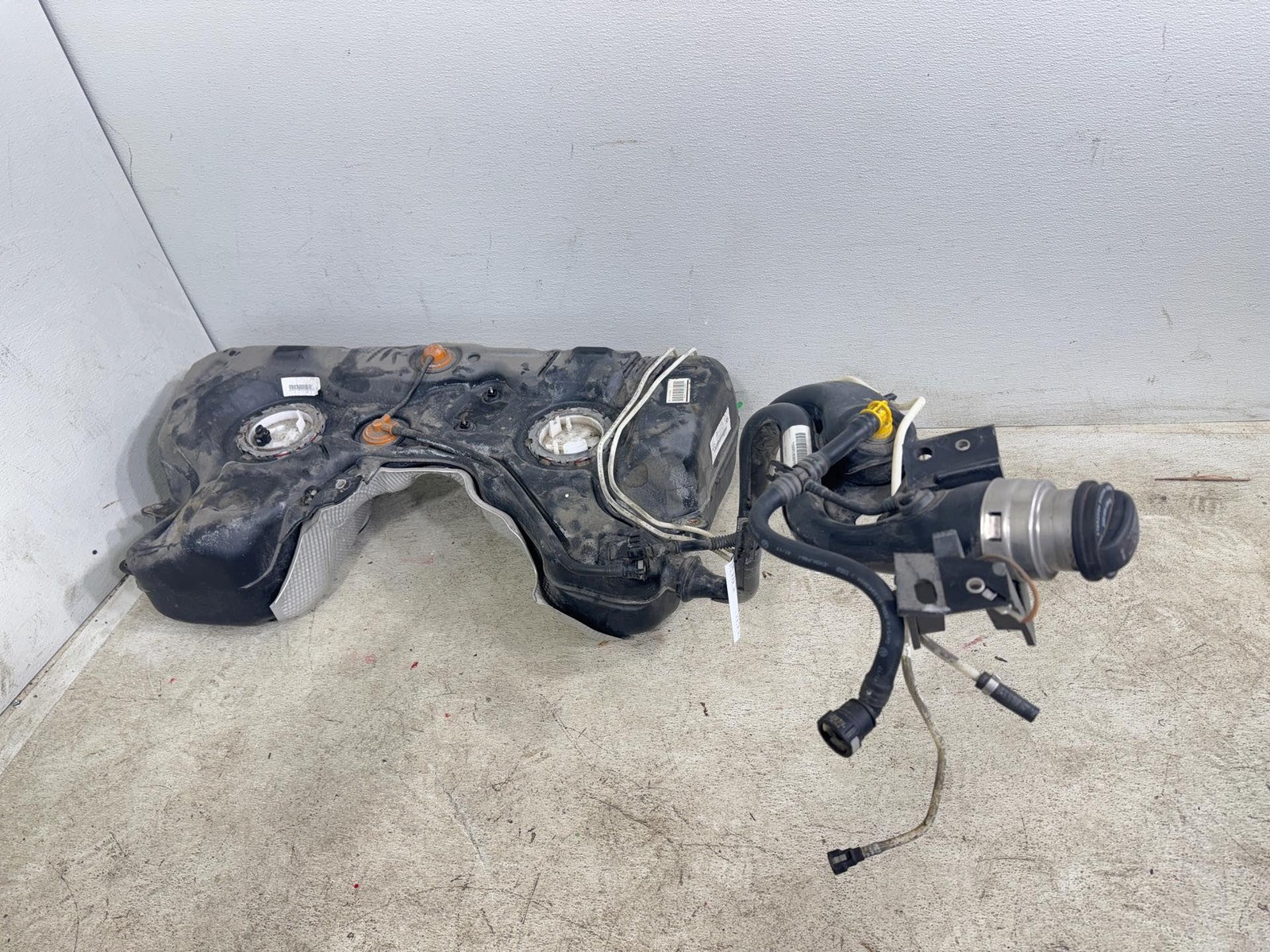 2015 - 2018 Audi Q3 2.0L Fuel Gas Tank Reservoir W/ Filler Neck OEM