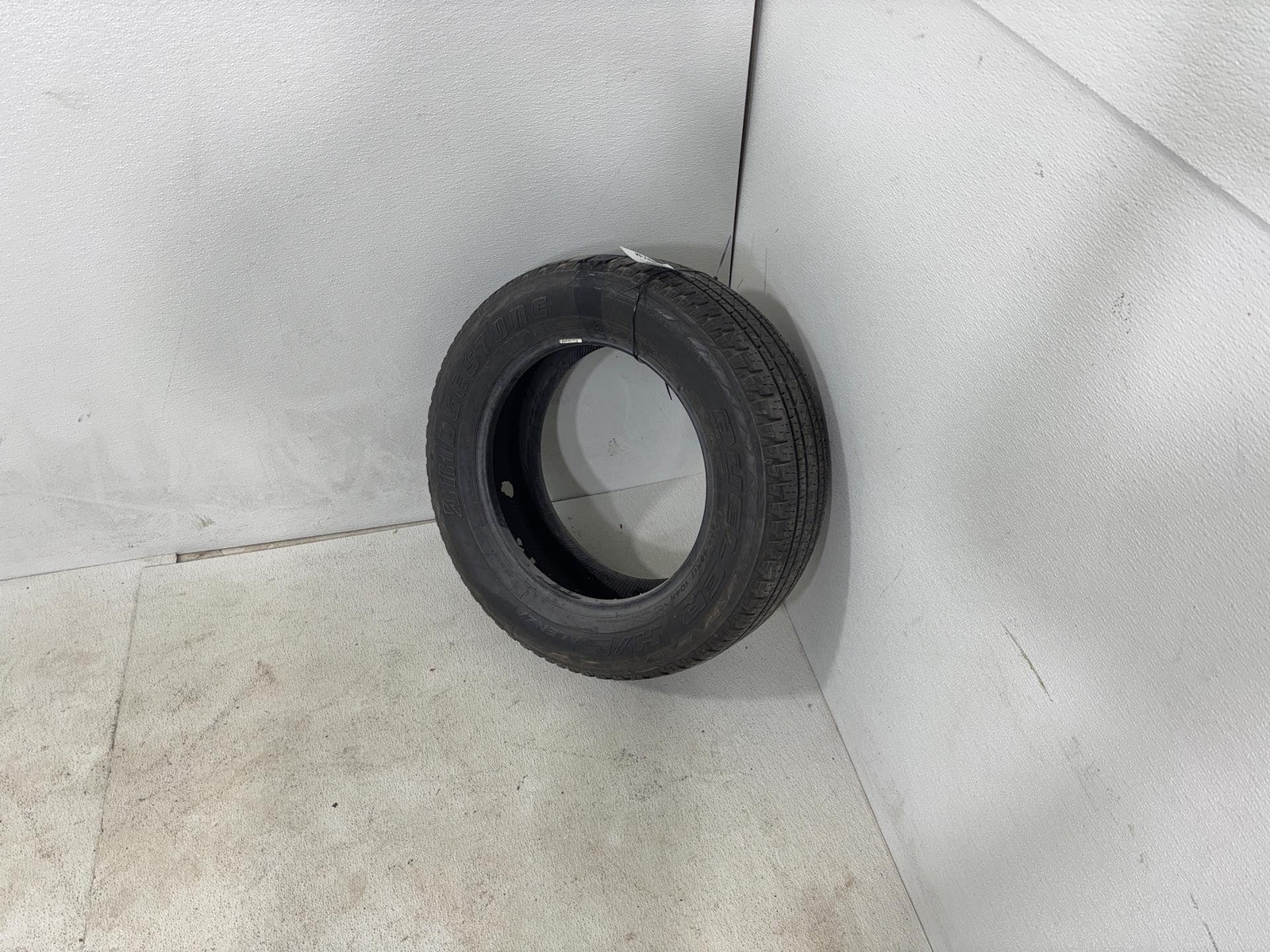 Bridgestone Dueler H/L Alenza Used Tire 235/65 R17 104H M+S 7/32