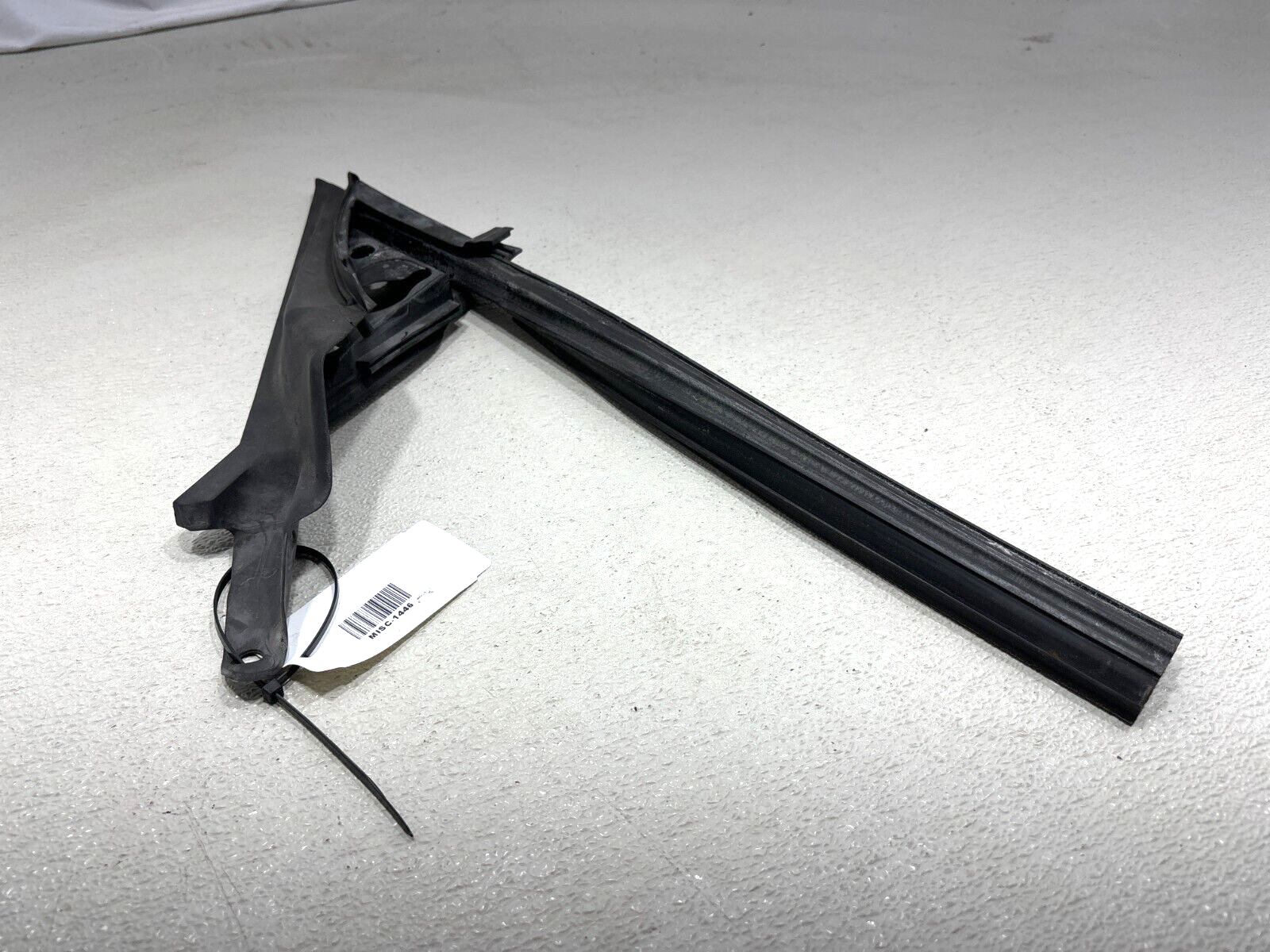 2014-2020 Bmw 430I/435I Front Right Door Mirror Weatherstrip 7279778 Oem