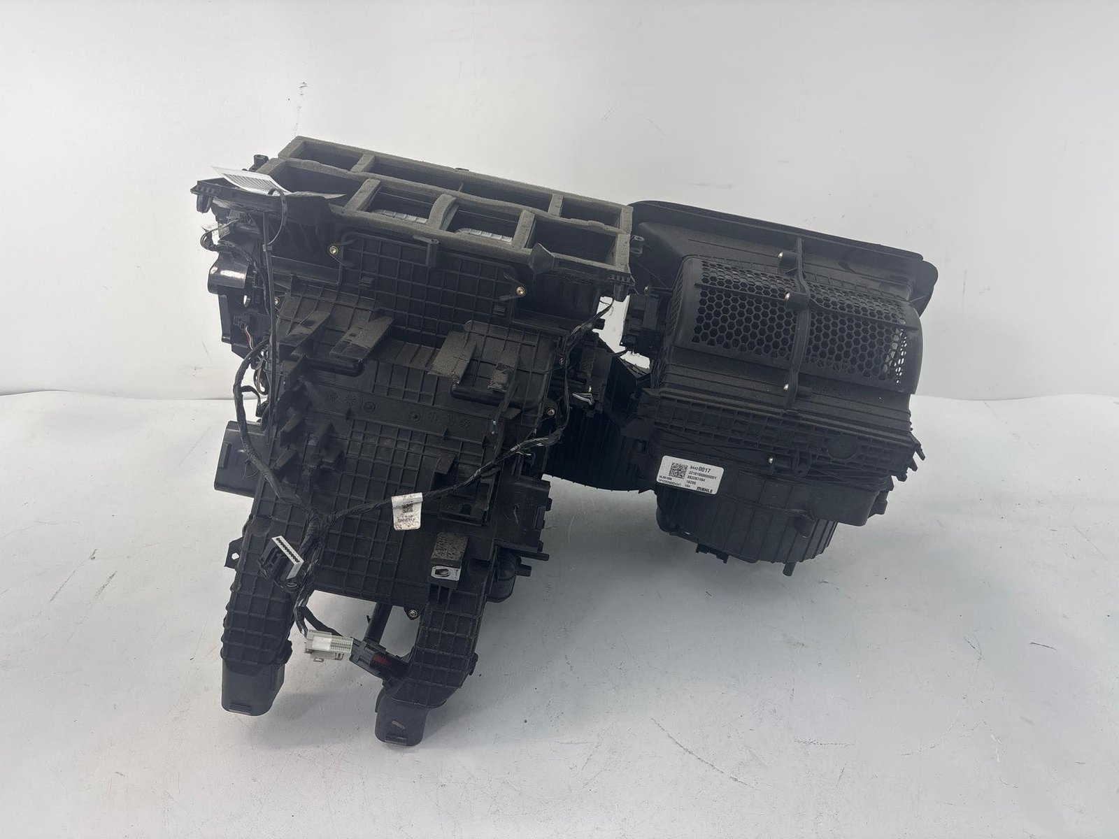 2018 - 2021 Chevy Traverse Front Evaporator Heater Core W/ Motor Housing Oem