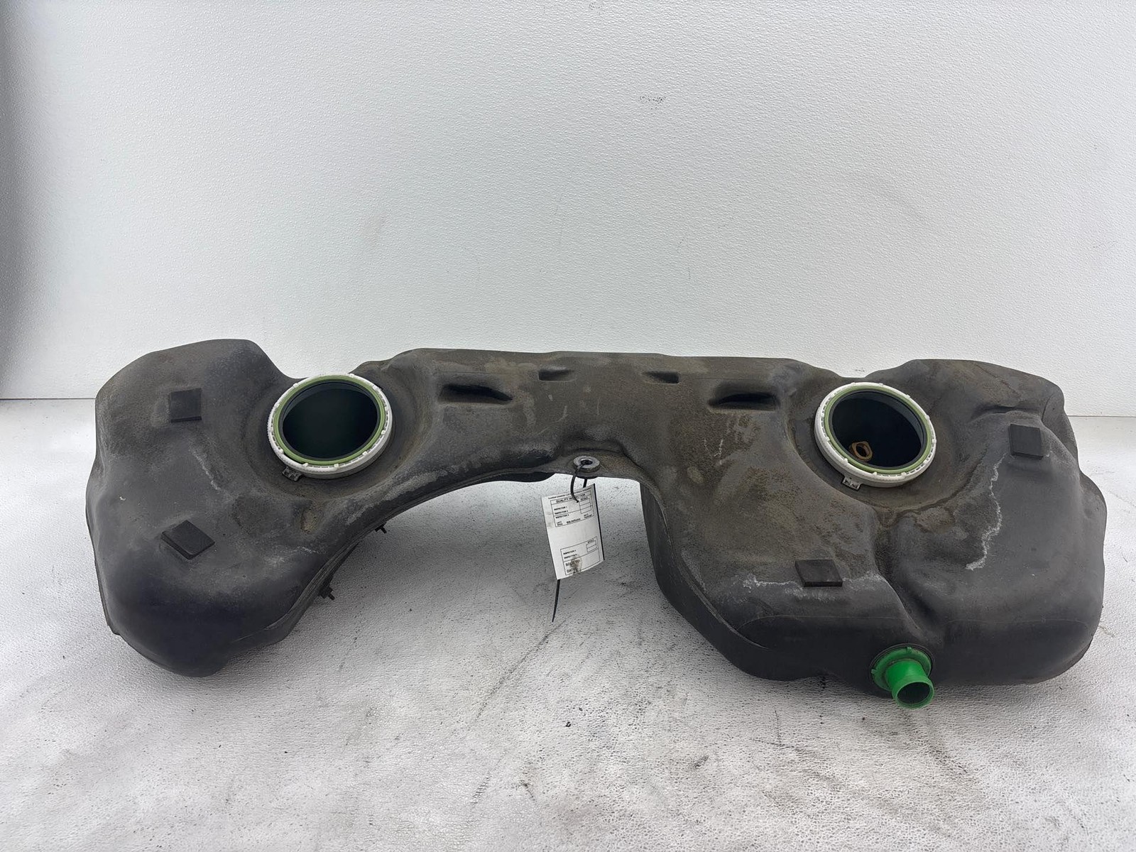 2008-2013 Bmw 135I 128I 3.0L Fuel Gas Tank Reservoir