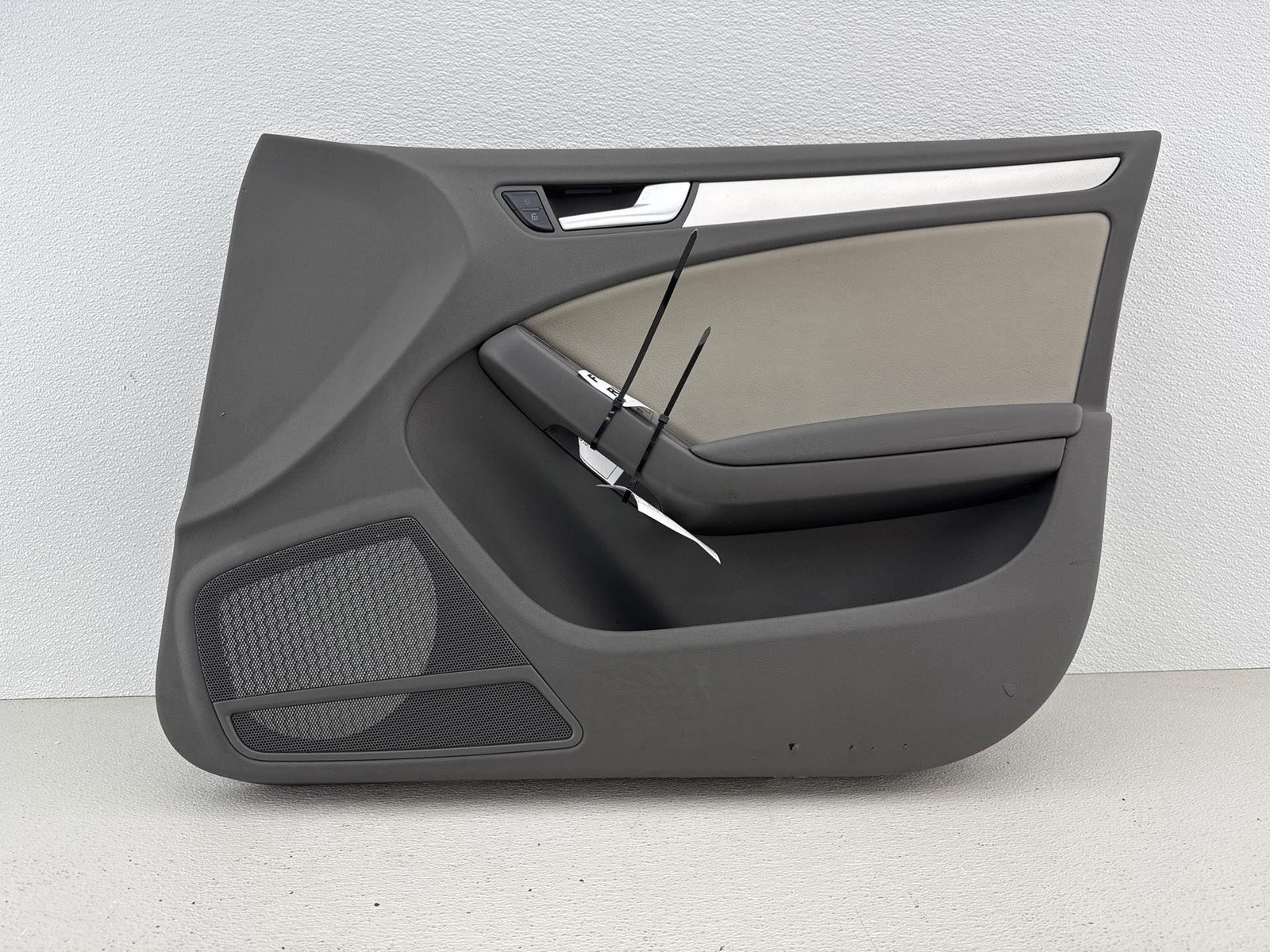 2009 - 2012 Audi A4 Quattro Front Right Passenger Interior Door Panel Trim Oem