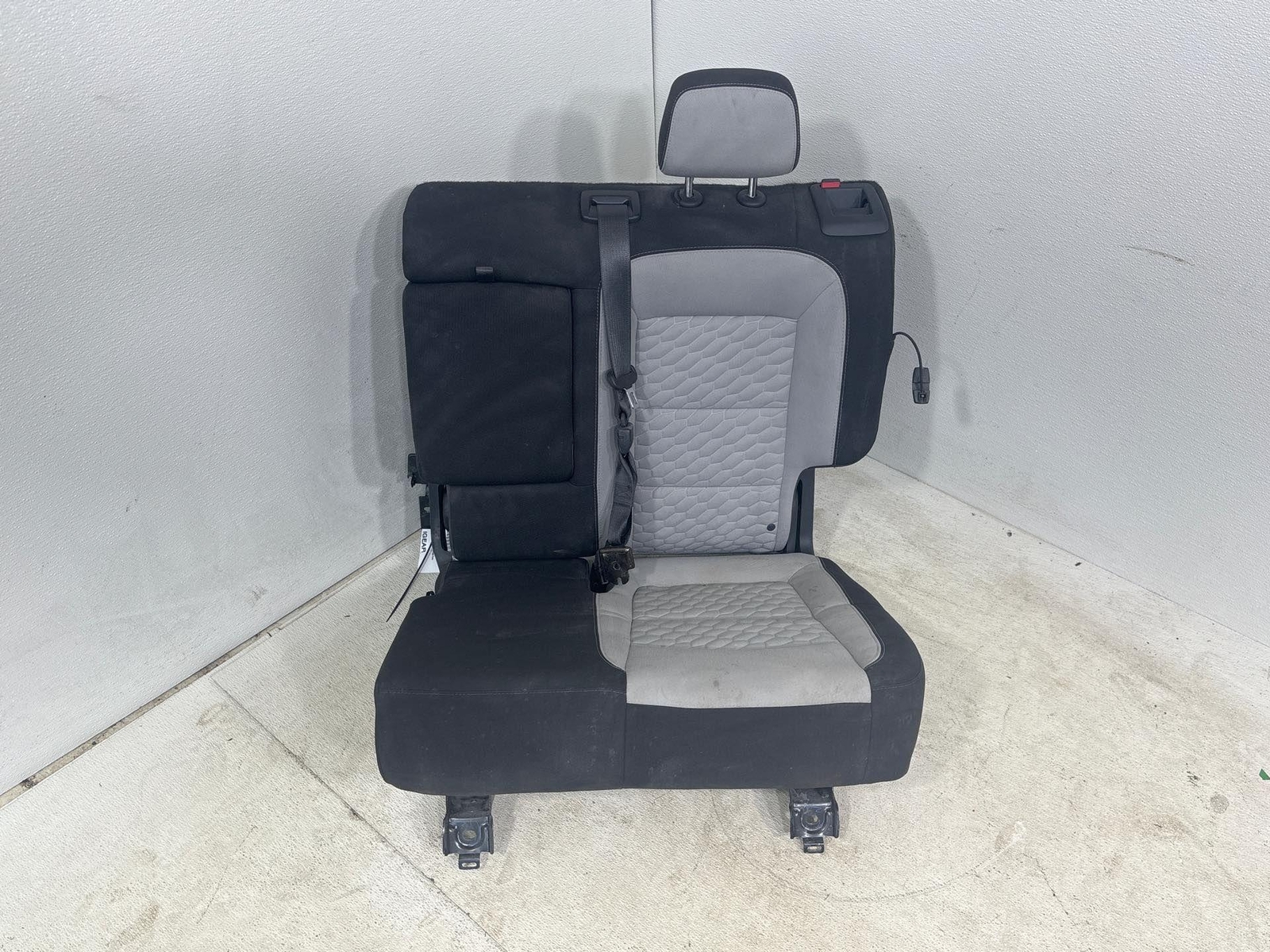 2018 - 2020 Chevrolet Equinox Rear Driver Left Cloth Seat Oem