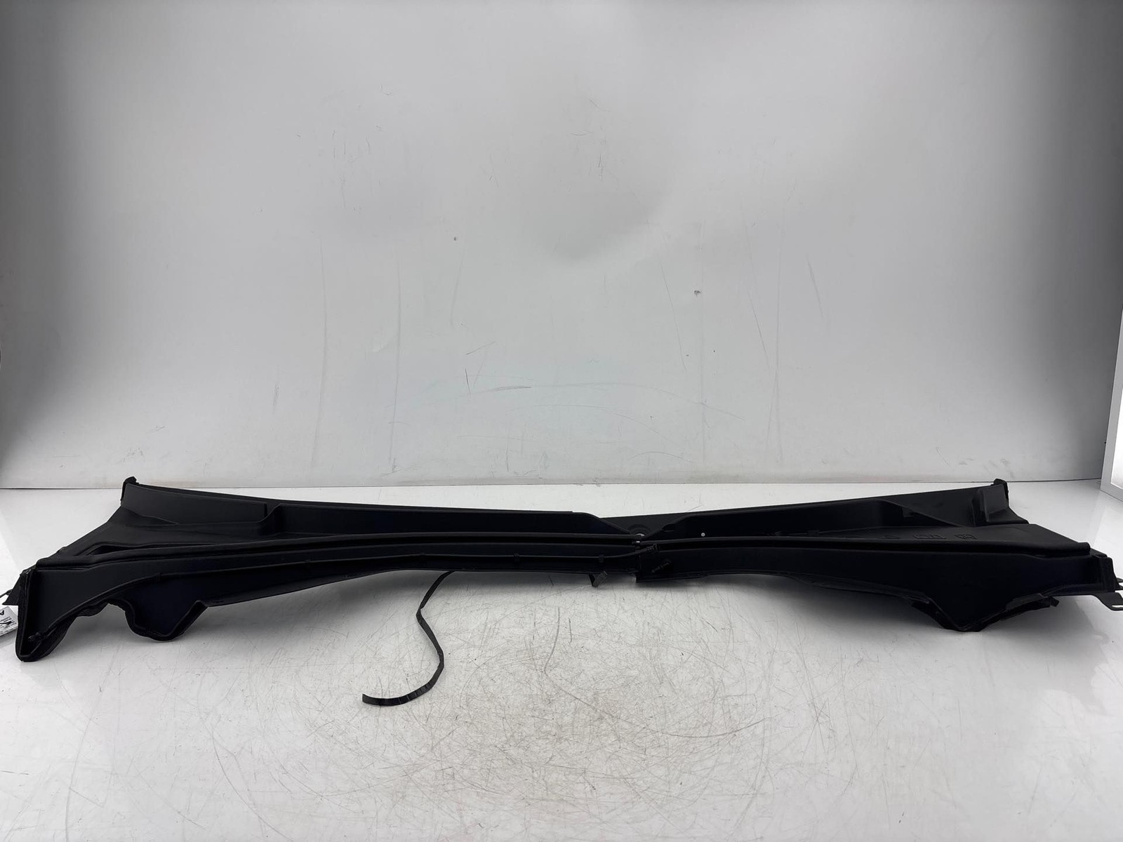 2020-2024 Lincoln Aviator Front Windshield Wiper Cowl Panel Vent OEM