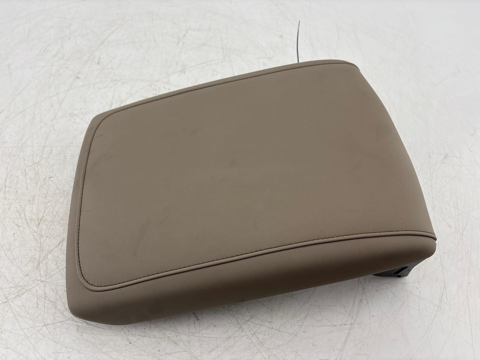 2020-2024 Lincoln Aviator Center Floor Console Arm Rest Lid OEM