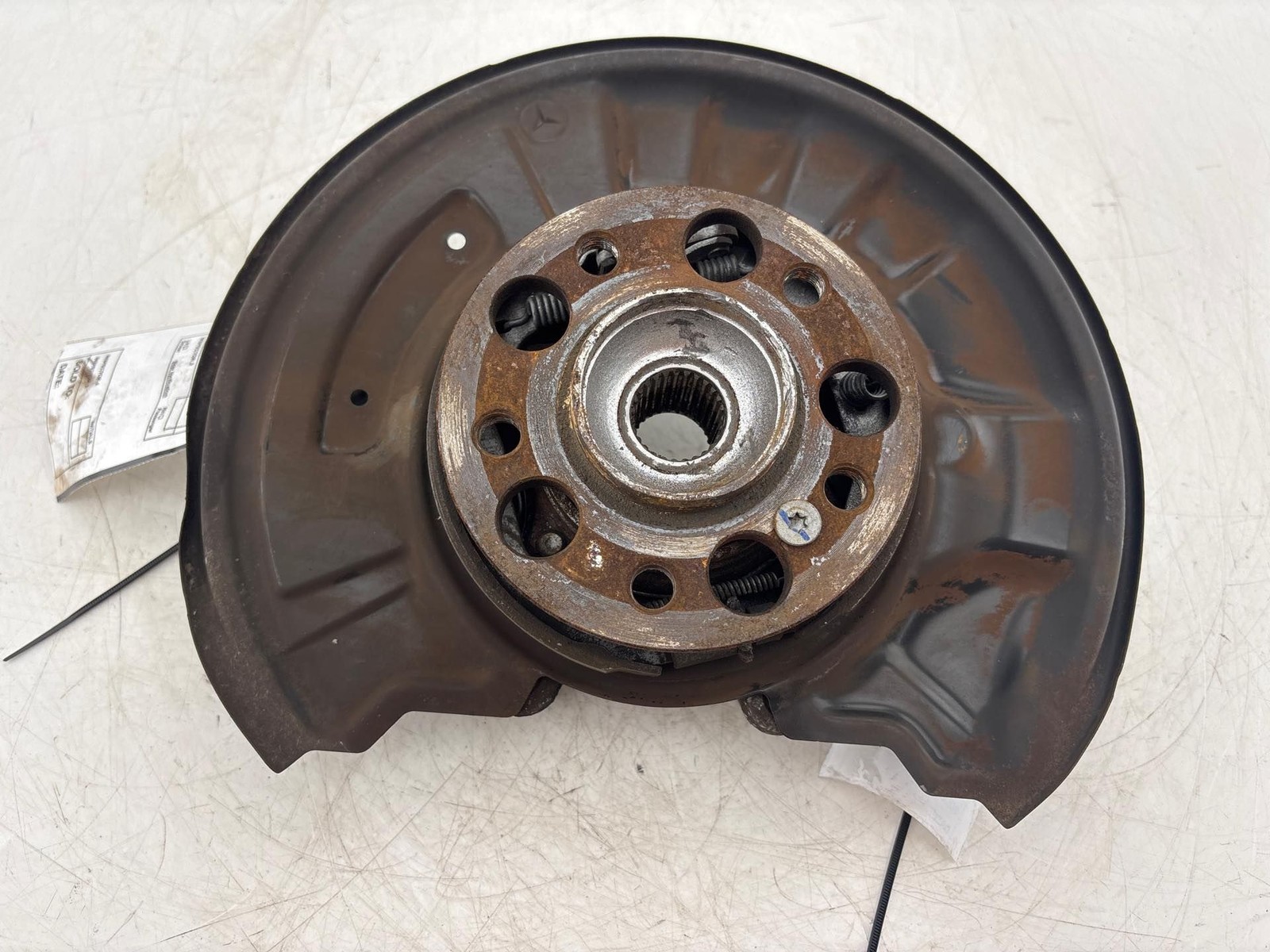 08-17 Merceds W207 E350 E550 C300 C350 Rear Left Side Spindle Knuckle Hub OEM