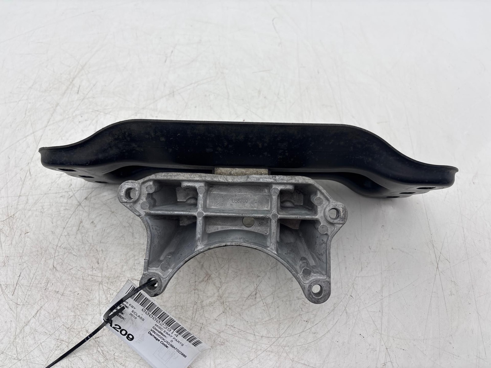 2010-2013 Mercedes E350 W207 Rear Transmission Mount Support Bracket OEM