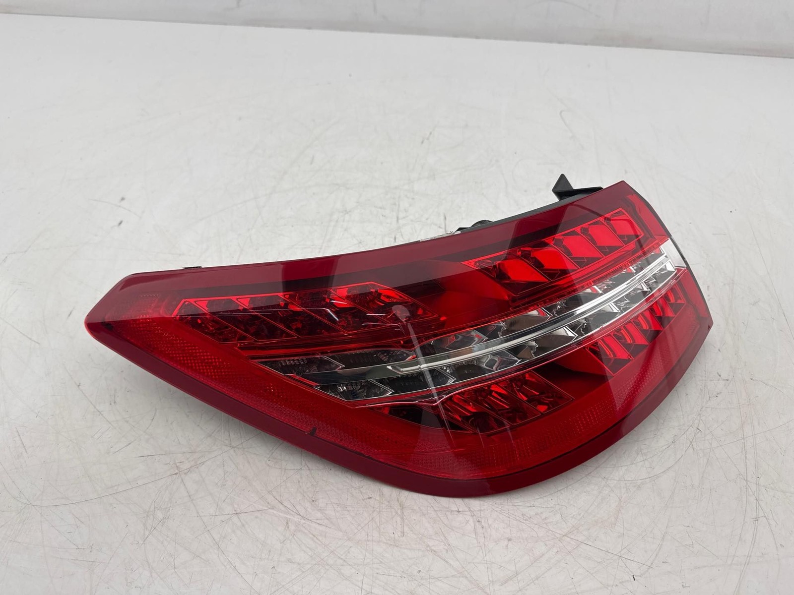 2010-2013 Mercedes W207 E350 E550 Rear Left Outer Tail Light Led Lamp OEM