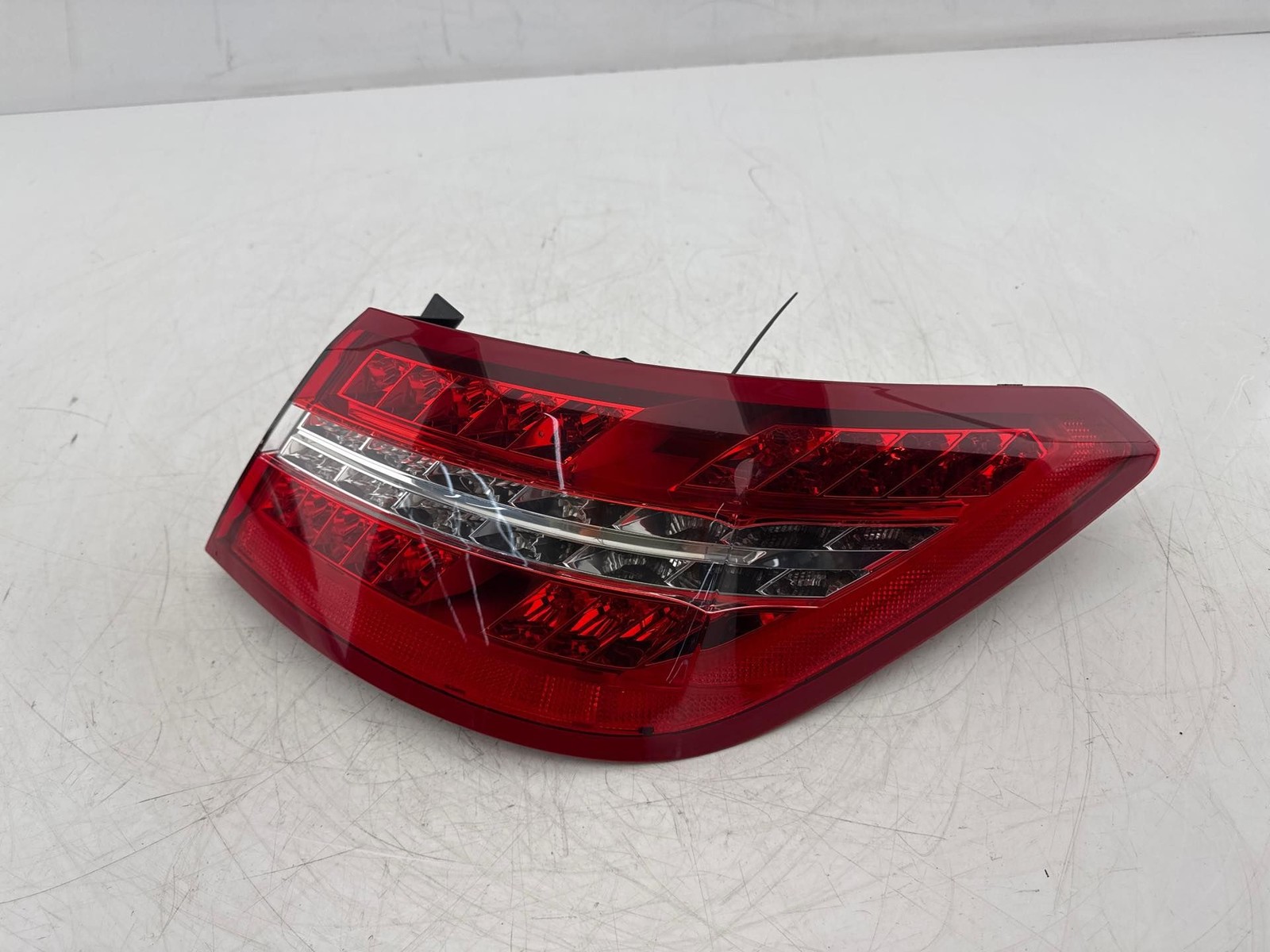 2010-2013 Mercedes W207 E350 E550 Rear Right Side Outer Tail Light Led Lamp OEM